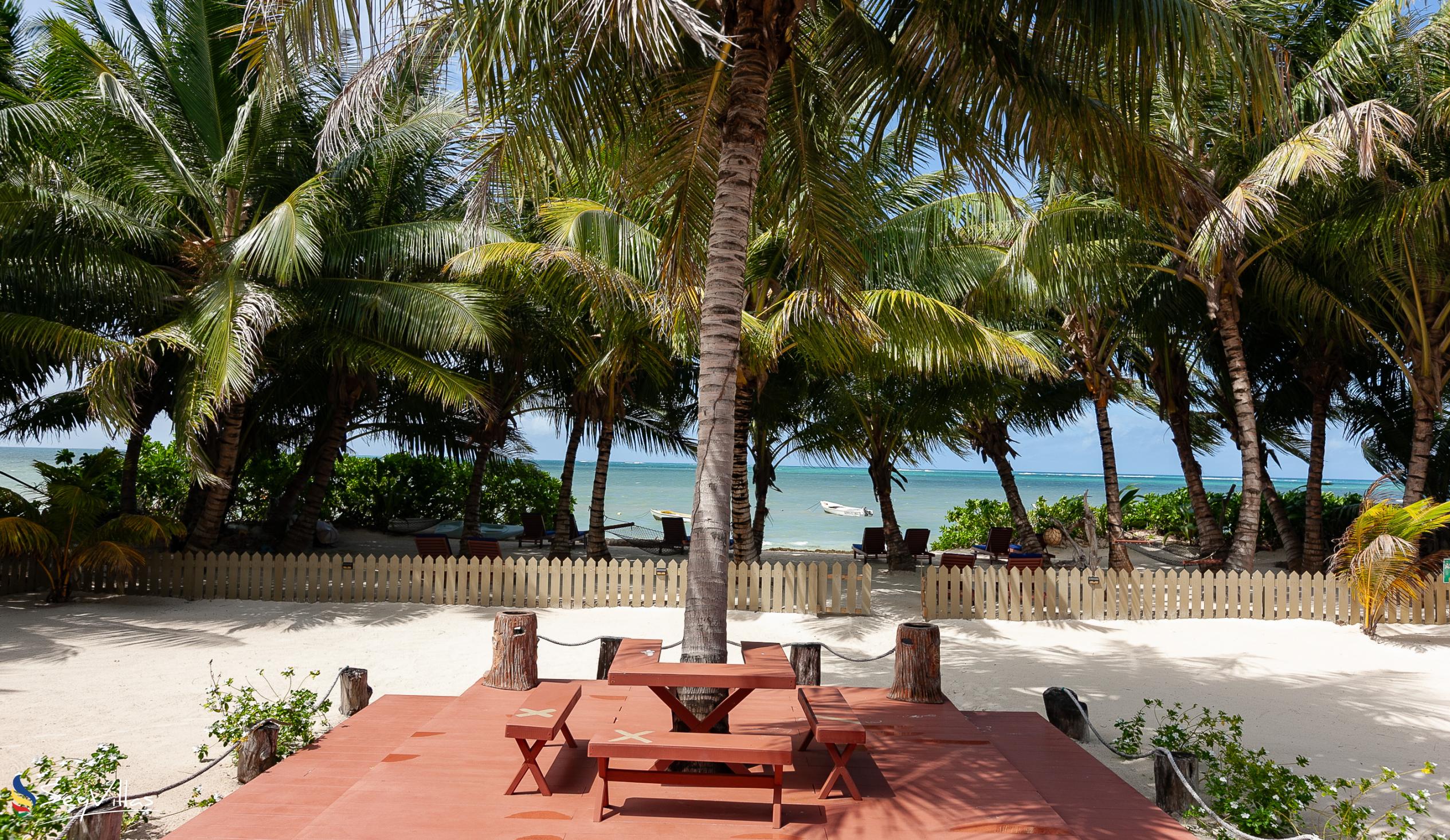 Photo 10: Seashell Beach Villa - Outdoor area - Praslin (Seychelles)