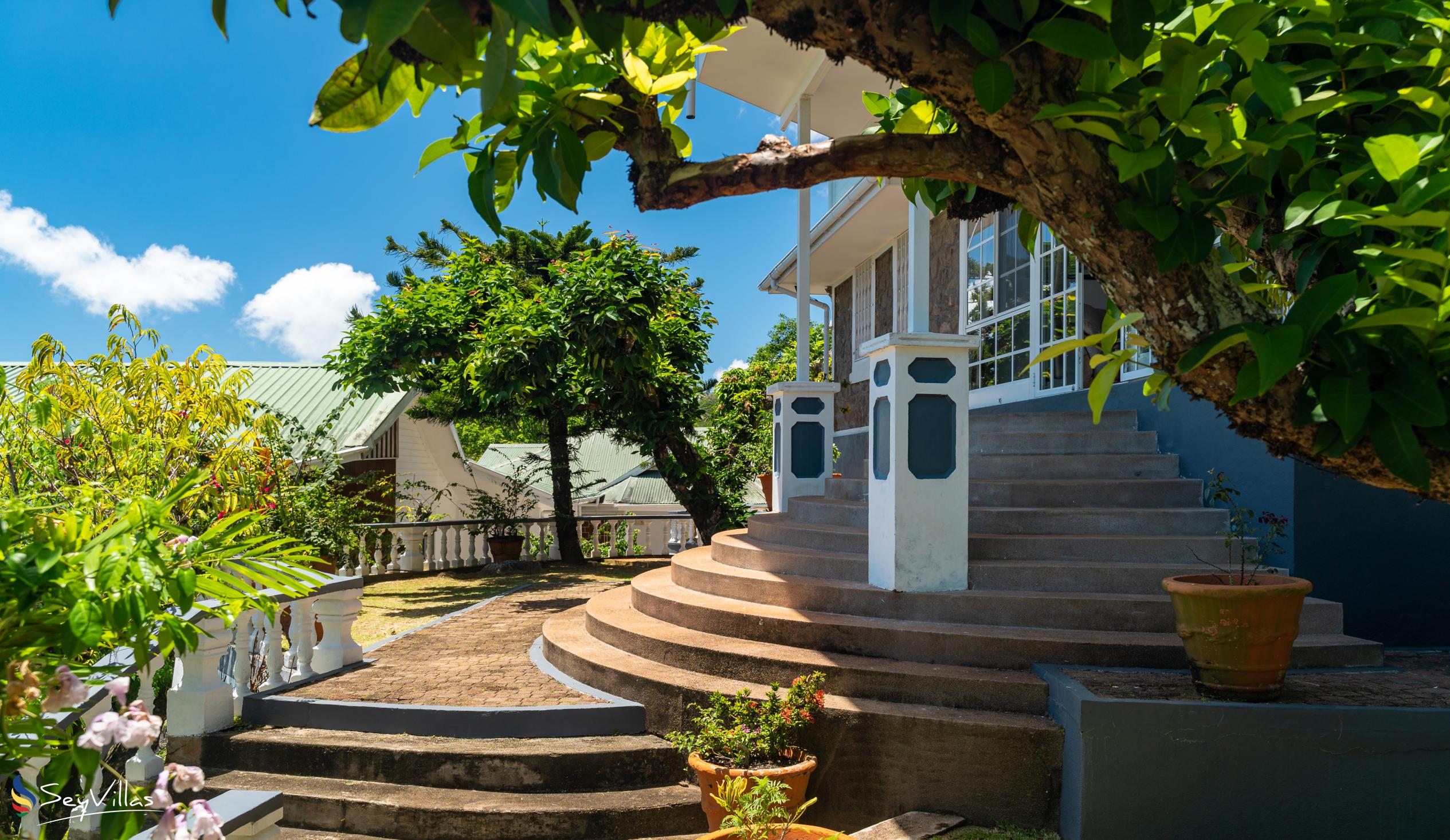 Foto 13: Beau Sejour Hotel - Aussenbereich - Mahé (Seychellen)