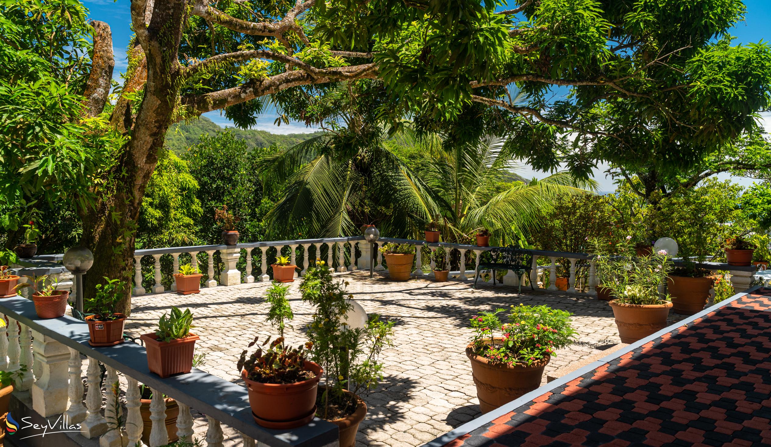 Photo 11: Beau Sejour Hotel - Outdoor area - Mahé (Seychelles)