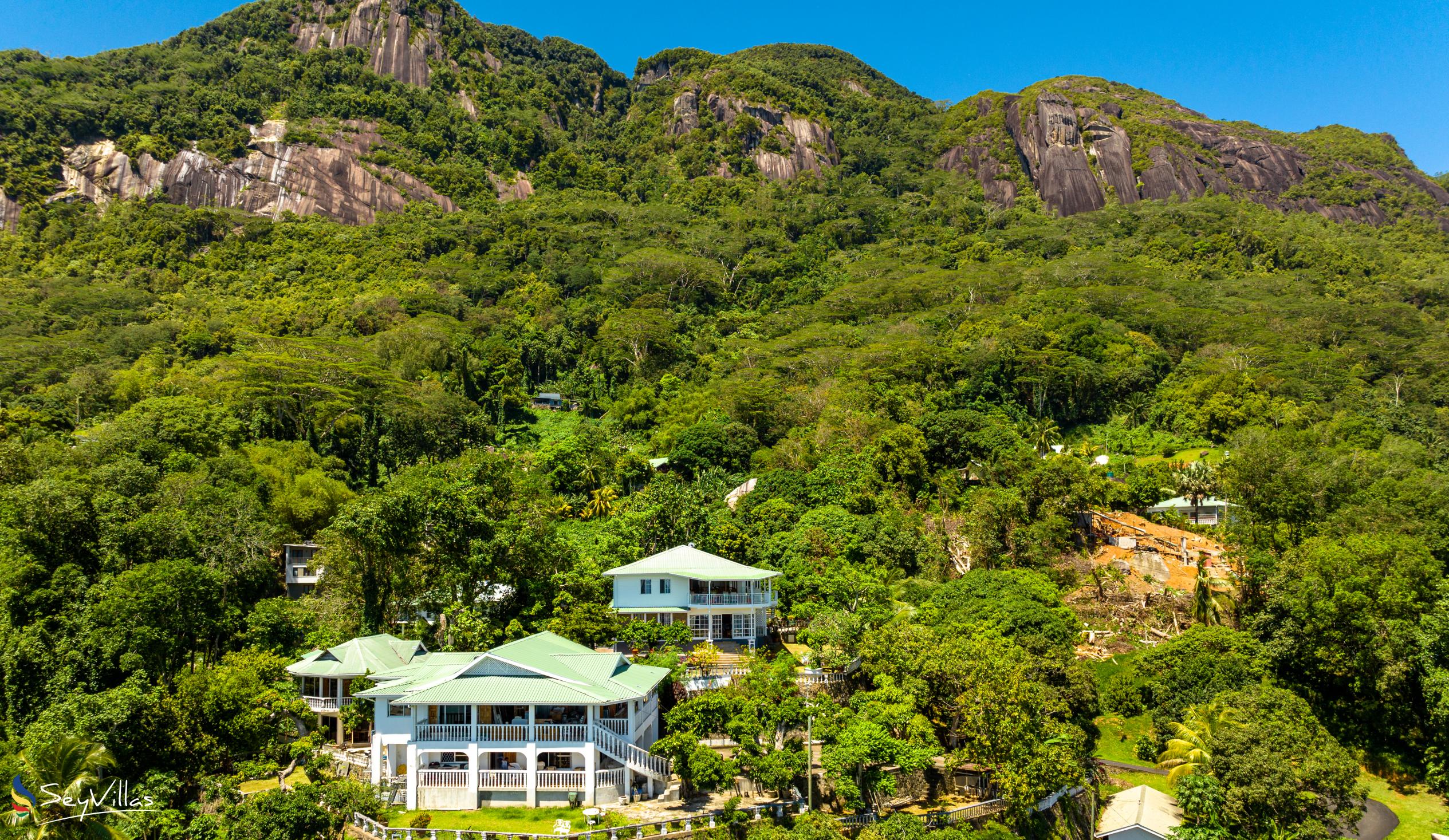 Photo 4: Beau Sejour Hotel - Outdoor area - Mahé (Seychelles)
