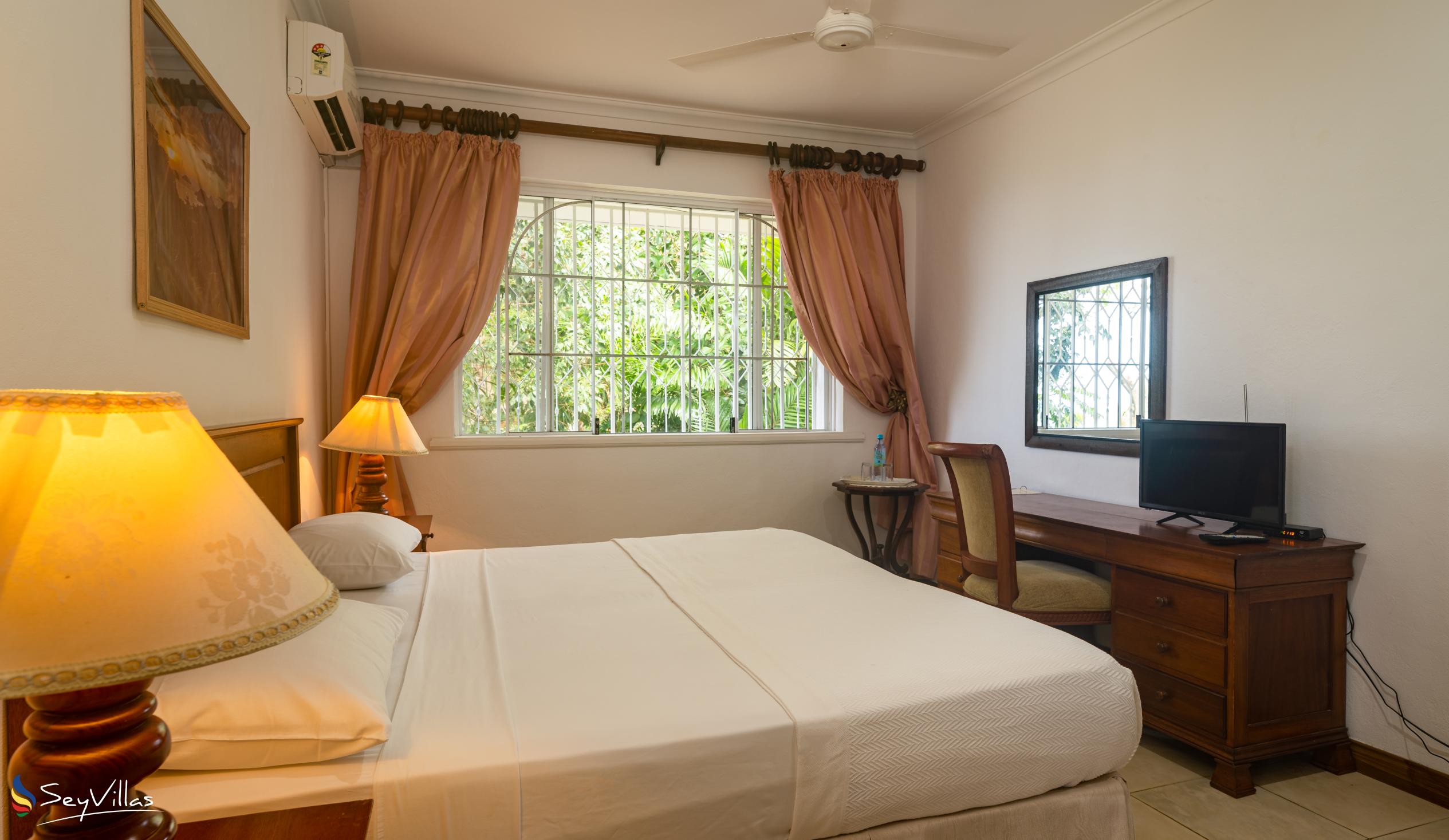 Foto 56: Beau Sejour Hotel - Standard Zimmer - Mahé (Seychellen)