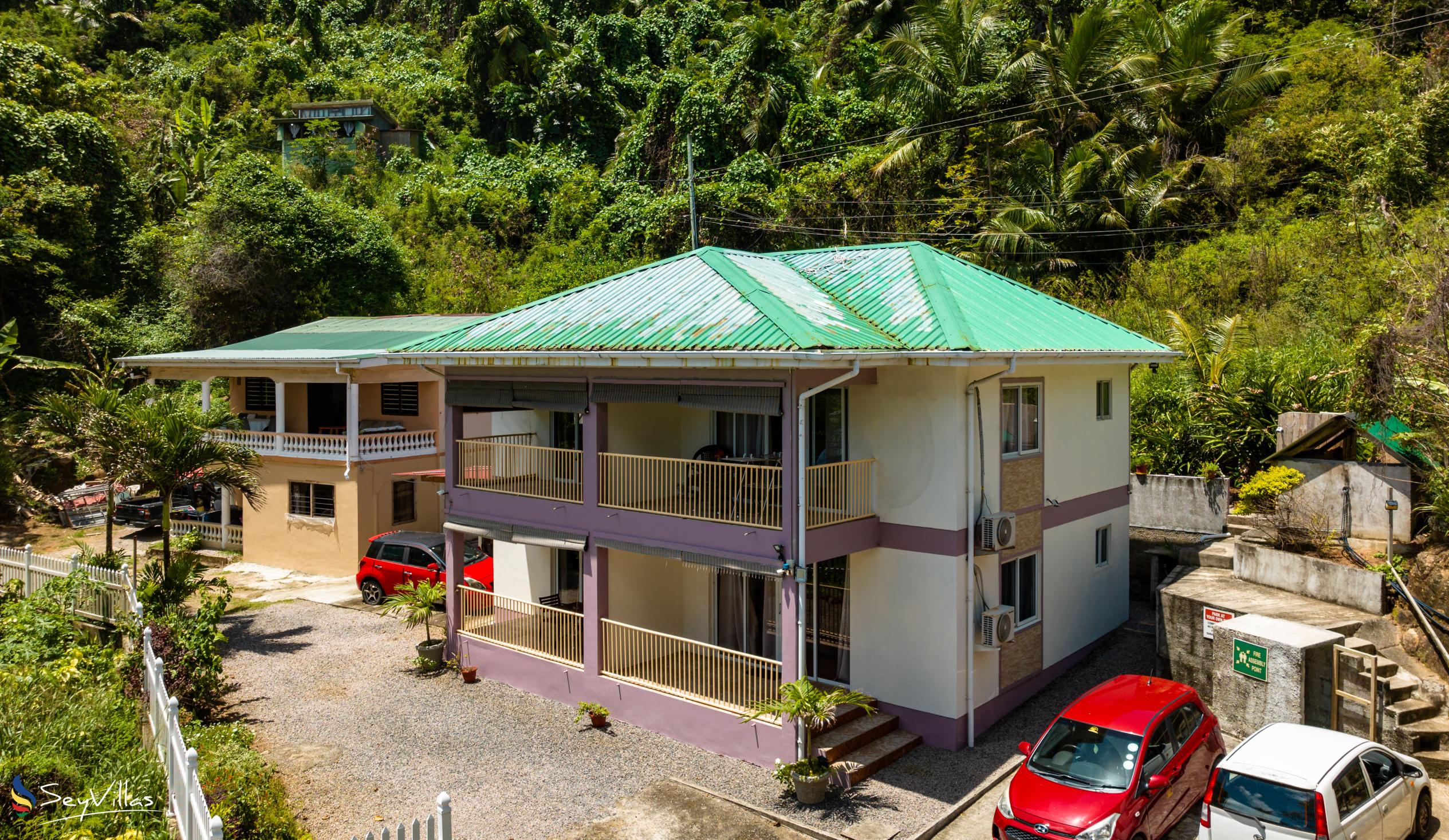 Photo 6: Will's Apartments - Outdoor area - Mahé (Seychelles)