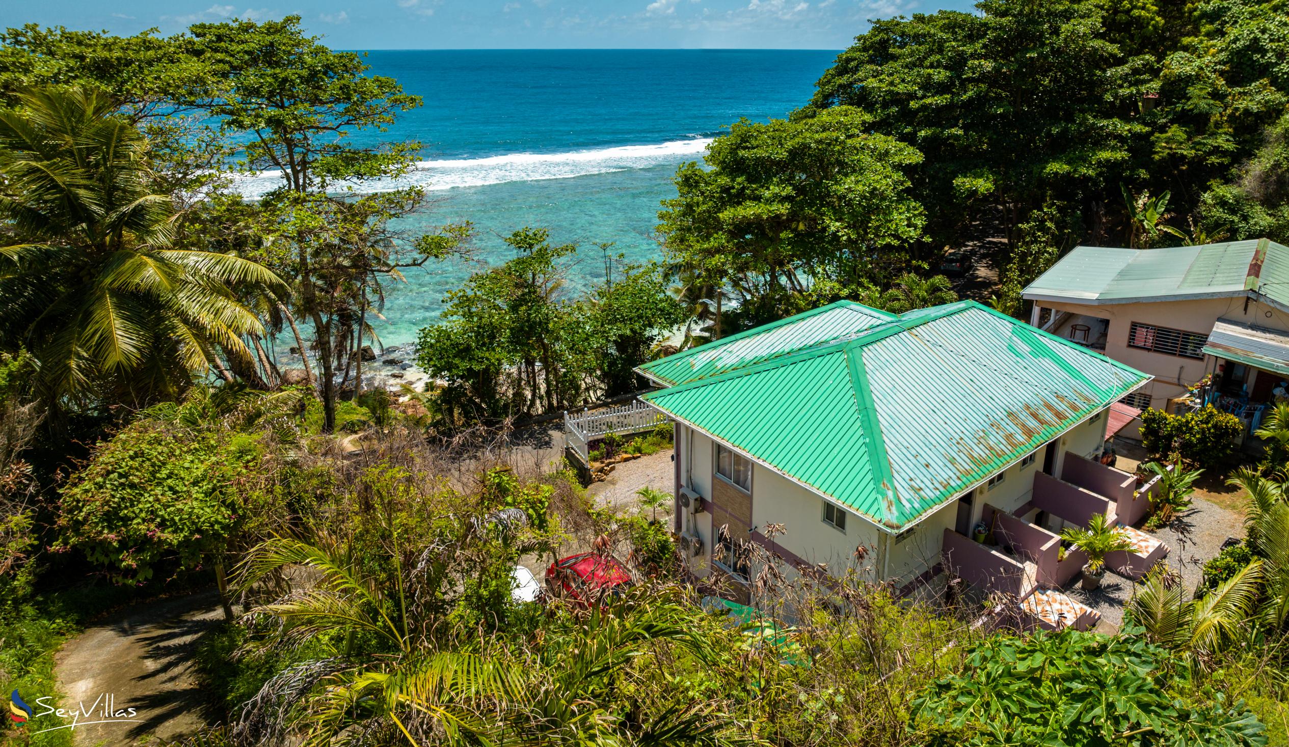 Photo 4: Will's Apartments - Outdoor area - Mahé (Seychelles)
