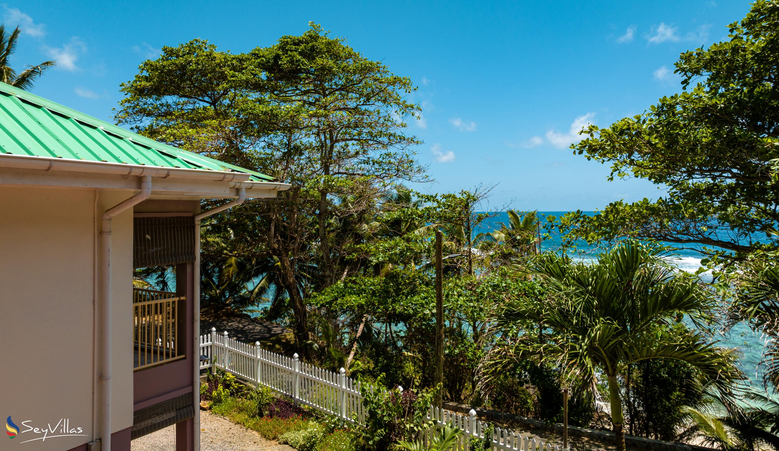 Photo 8: Will's Apartments - Outdoor area - Mahé (Seychelles)