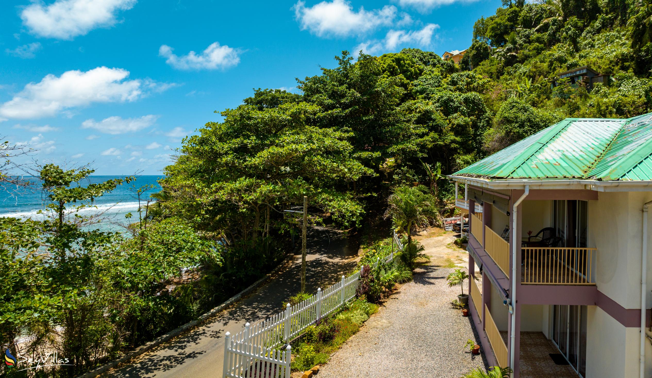 Photo 5: Will's Apartments - Outdoor area - Mahé (Seychelles)