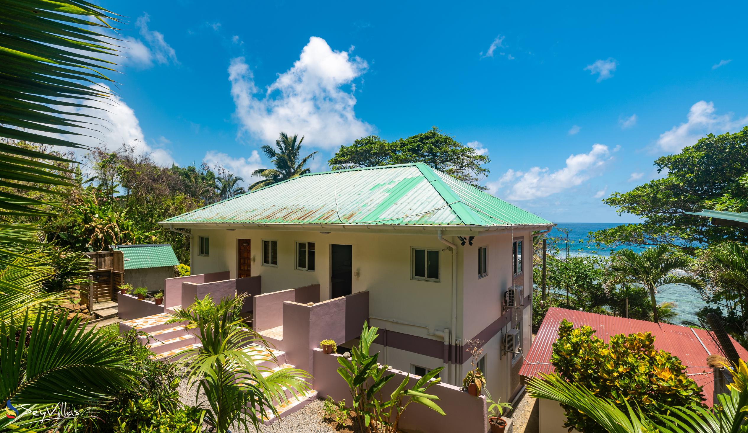 Photo 1: Will's Apartments - Outdoor area - Mahé (Seychelles)