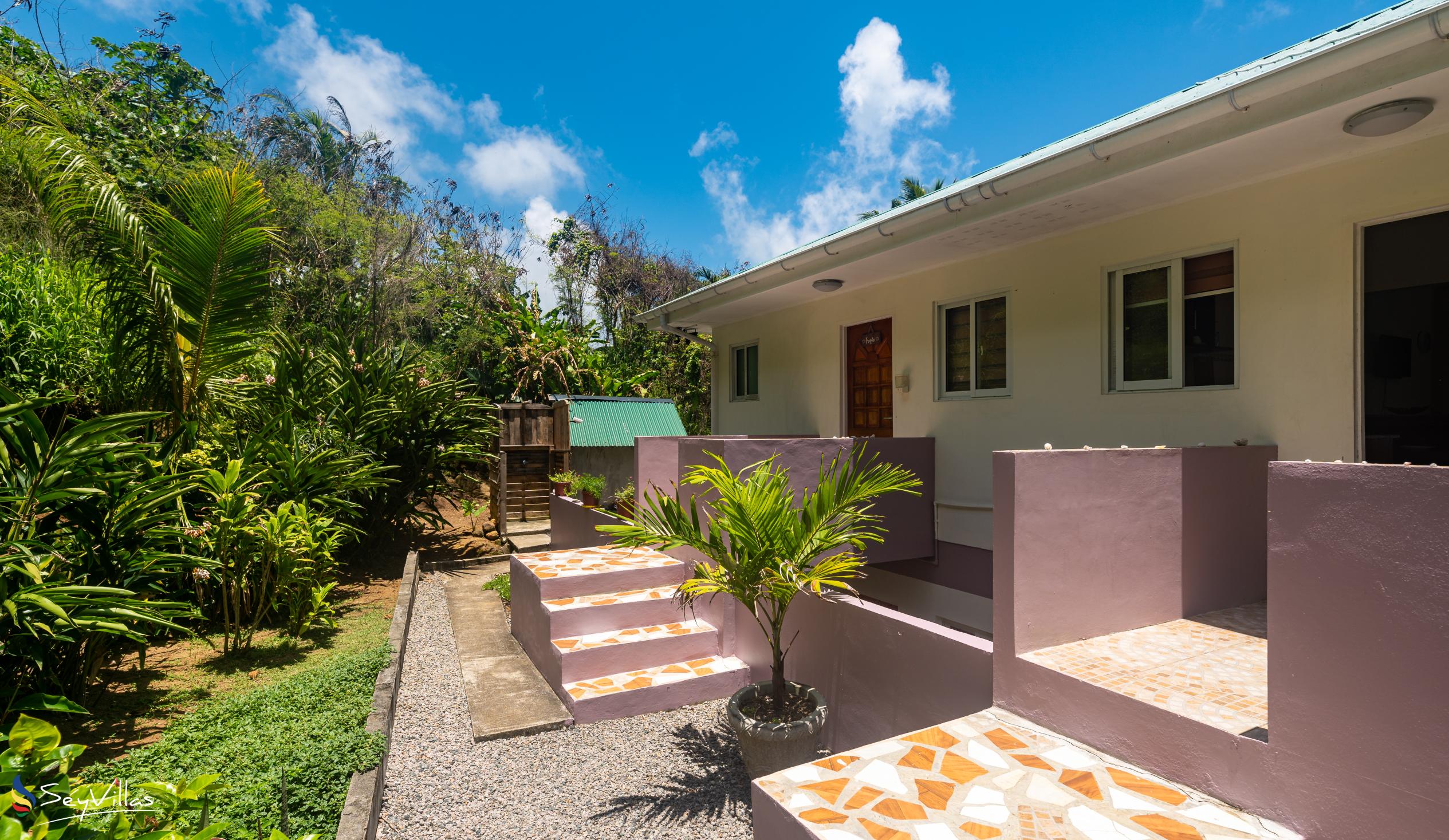 Photo 7: Will's Apartments - Outdoor area - Mahé (Seychelles)