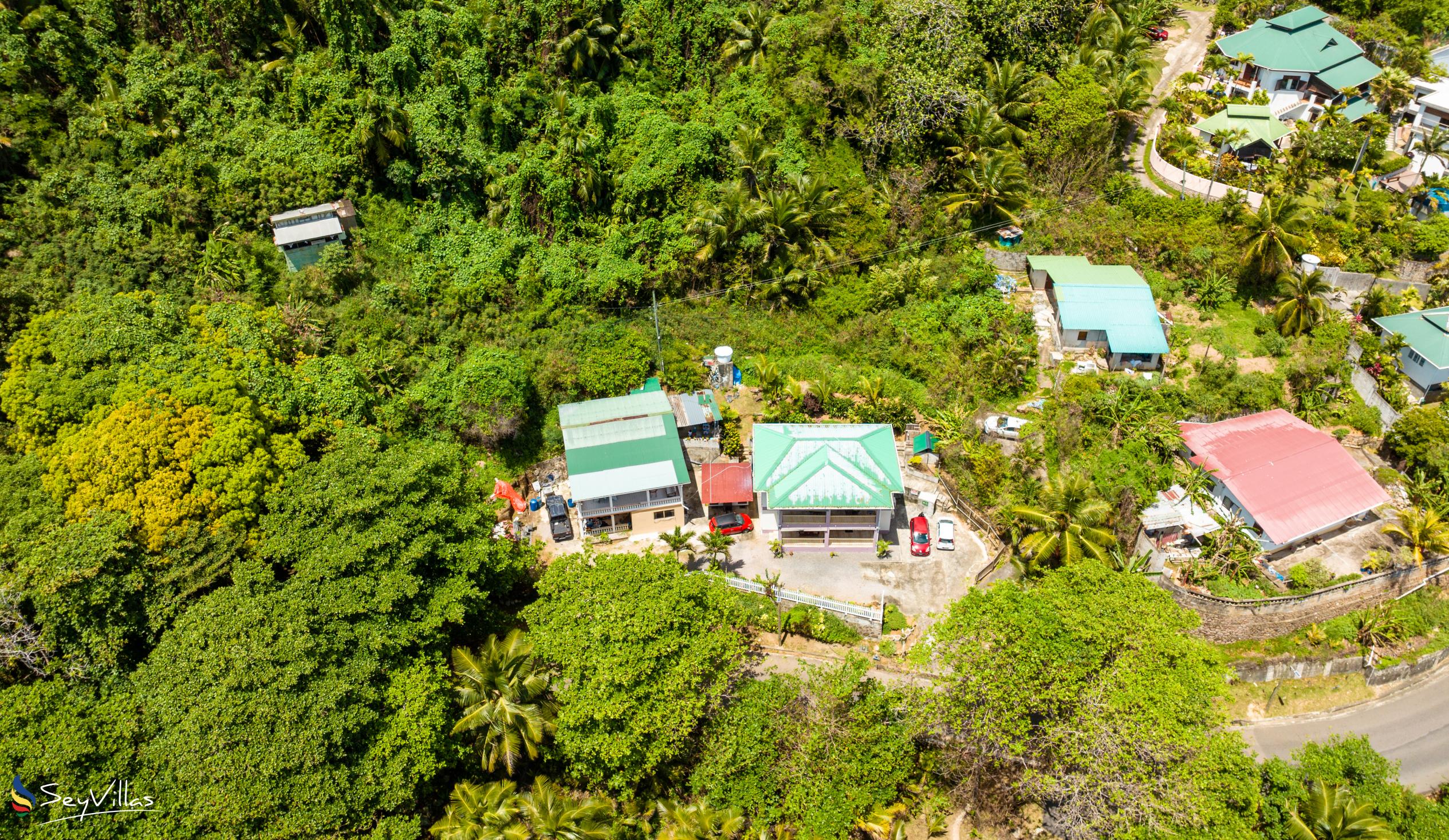 Photo 12: Will's Apartments - Outdoor area - Mahé (Seychelles)