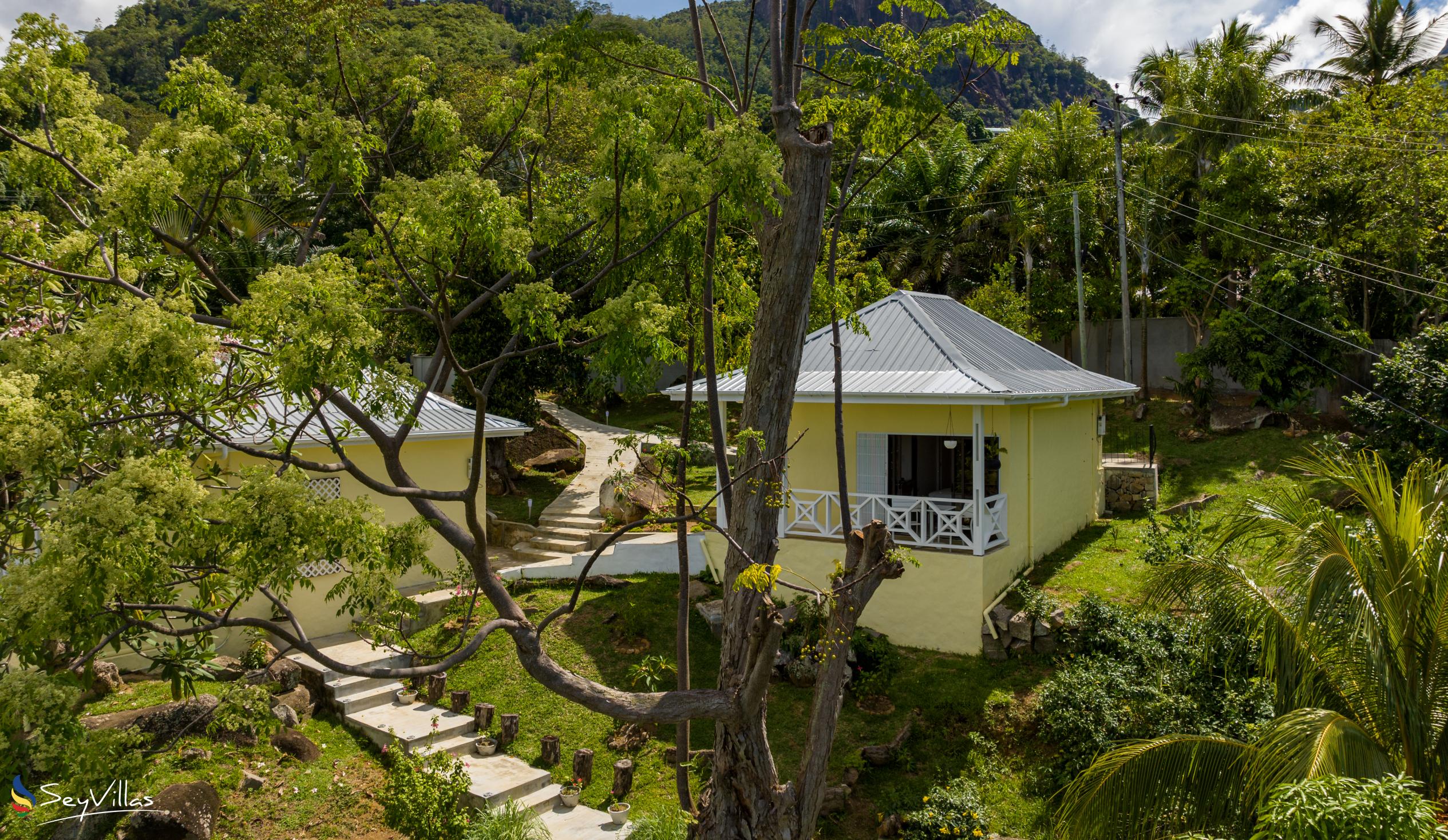 Foto 2: Naturalis Oceanview Residences - Aussenbereich - Mahé (Seychellen)