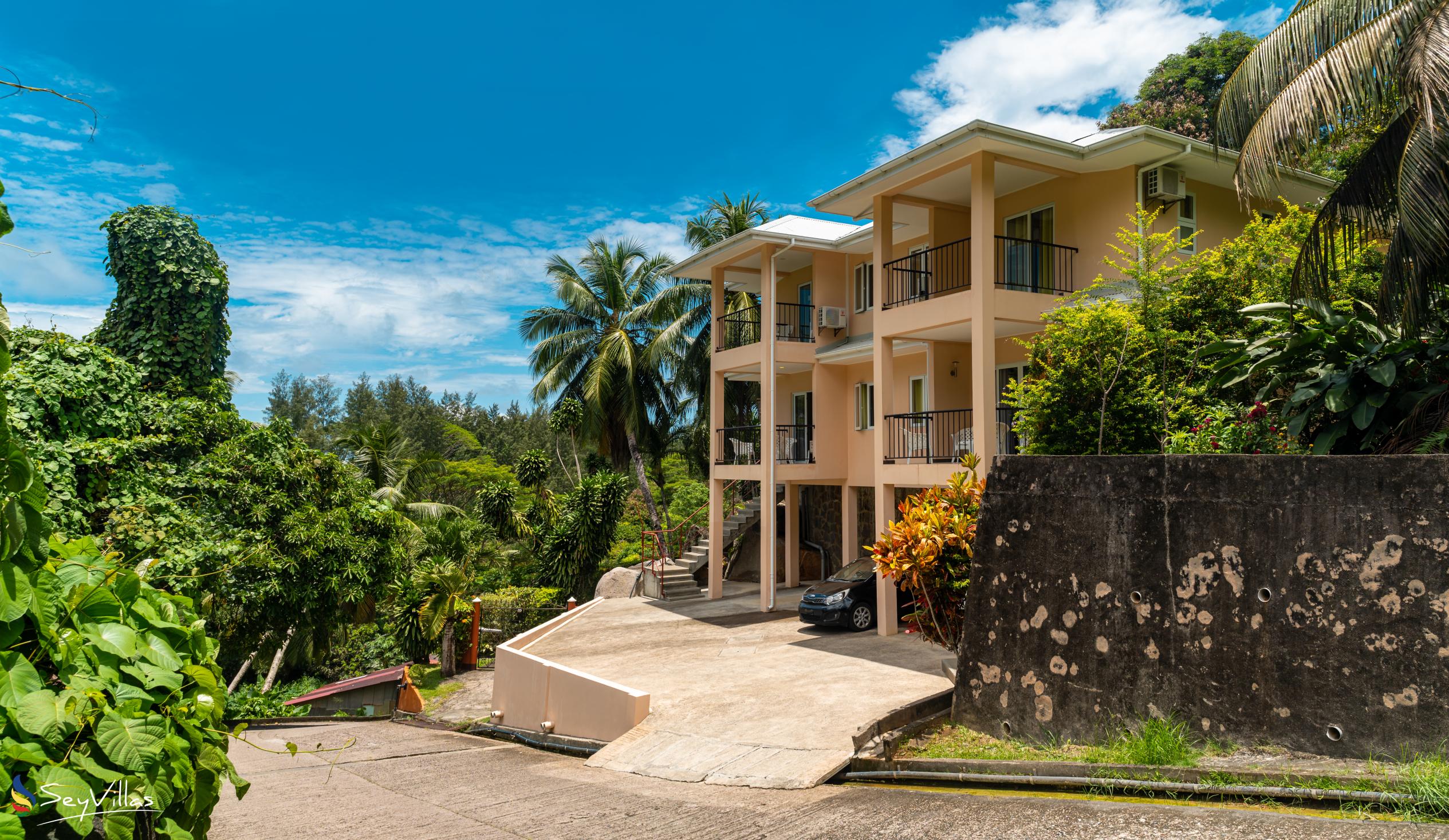 Foto 4: JAIDSS Holiday Apartments - Aussenbereich - Mahé (Seychellen)