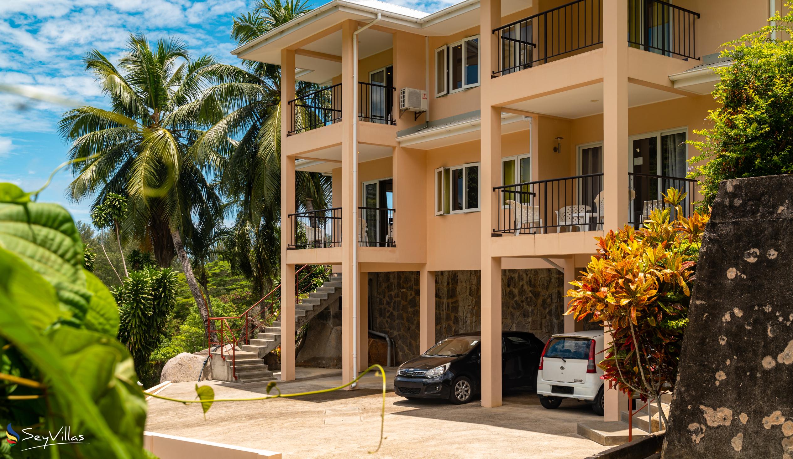 Foto 5: JAIDSS Holiday Apartments - Aussenbereich - Mahé (Seychellen)