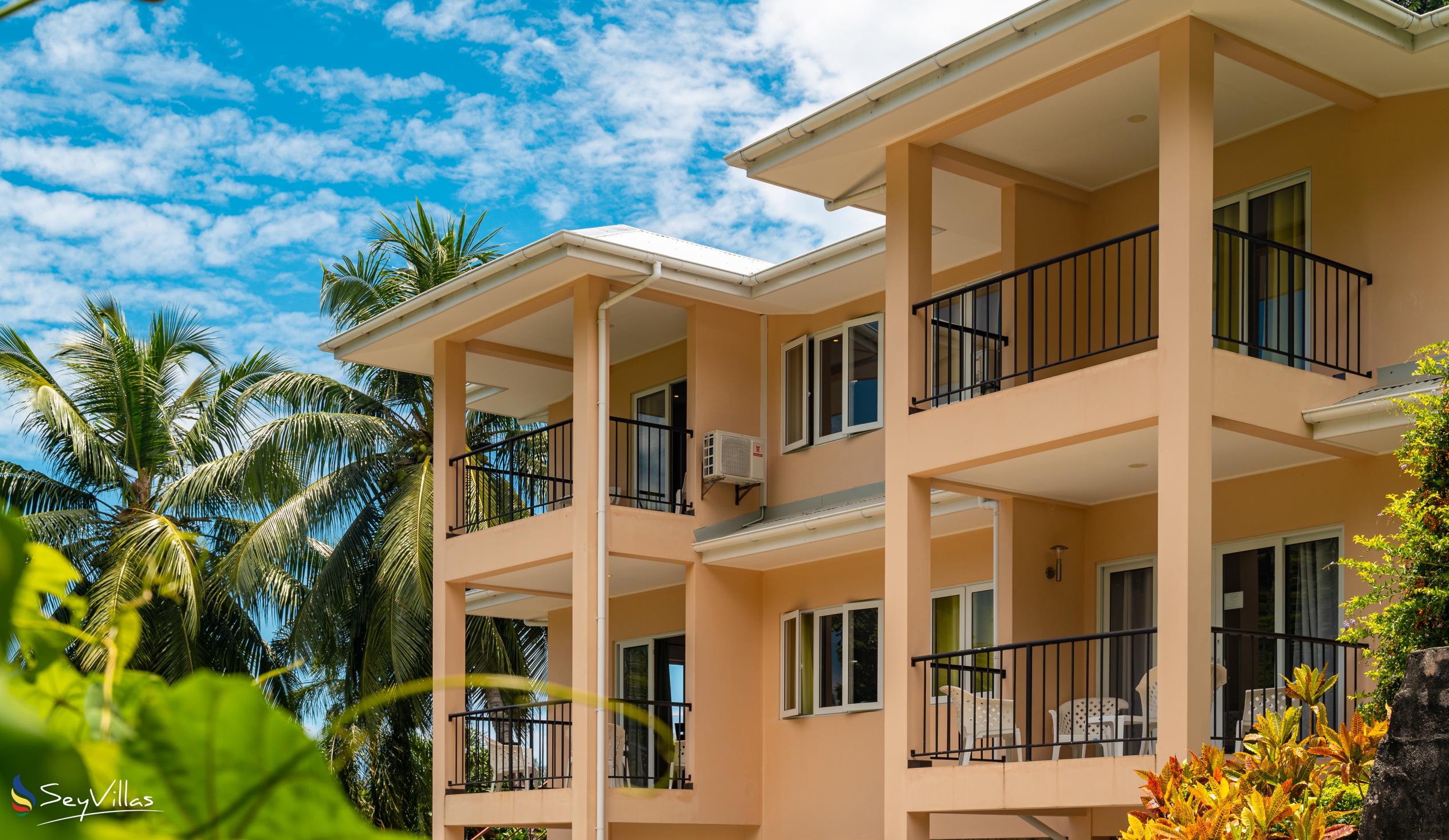 Photo 6: JAIDSS Holiday Apartments - Outdoor area - Mahé (Seychelles)