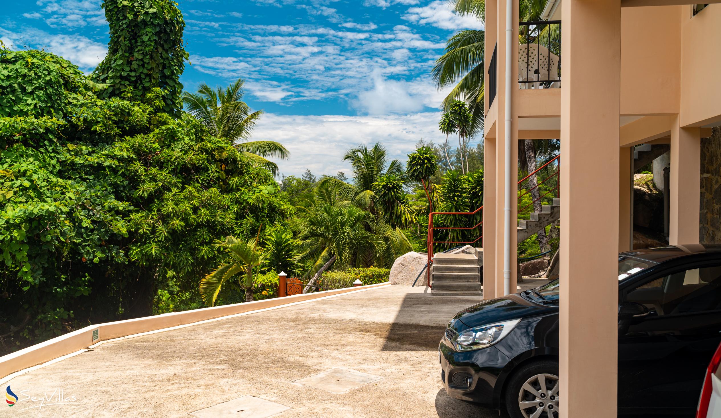Photo 16: JAIDSS Holiday Apartments - Outdoor area - Mahé (Seychelles)