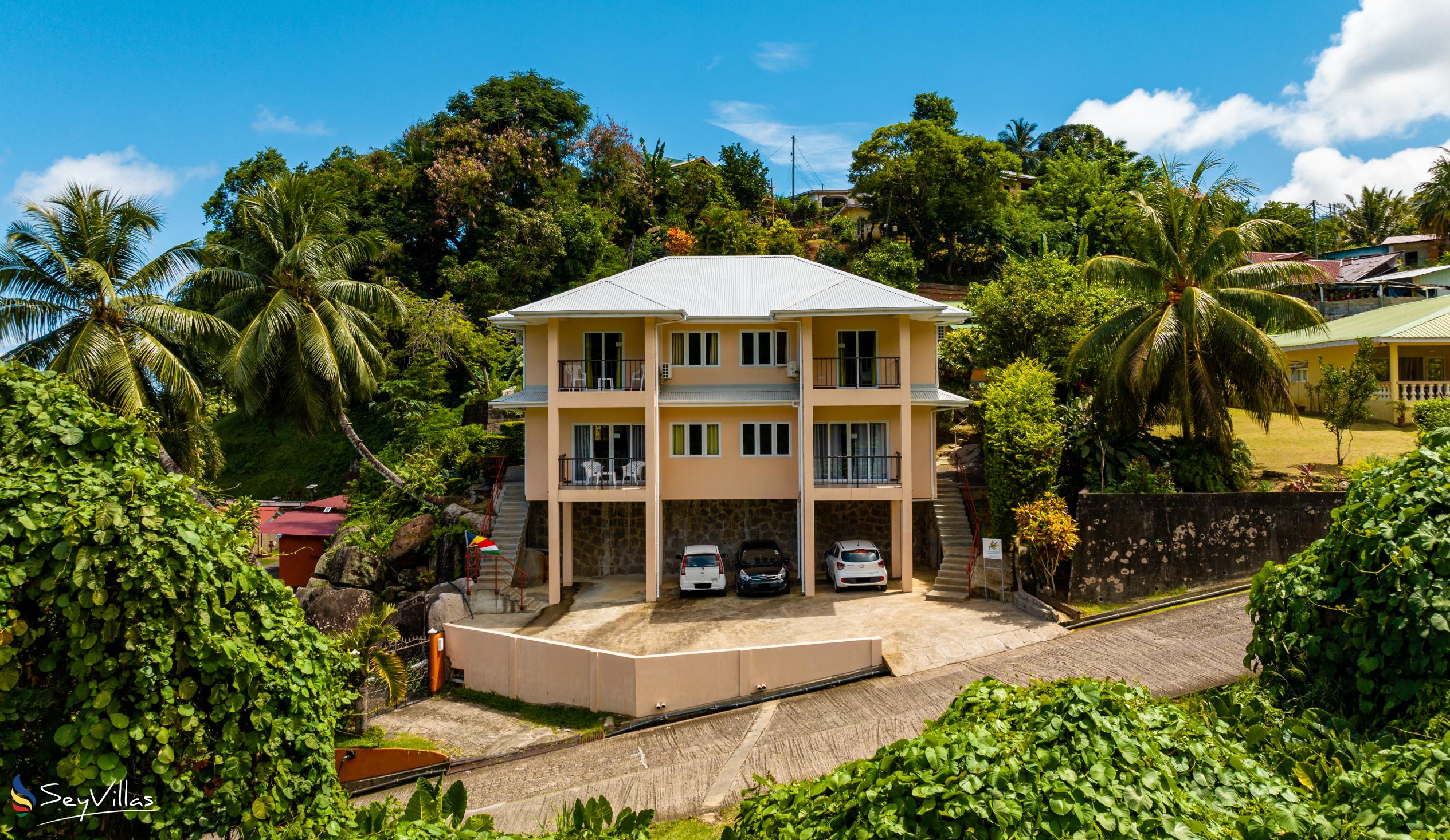 Photo 9: JAIDSS Holiday Apartments - Outdoor area - Mahé (Seychelles)