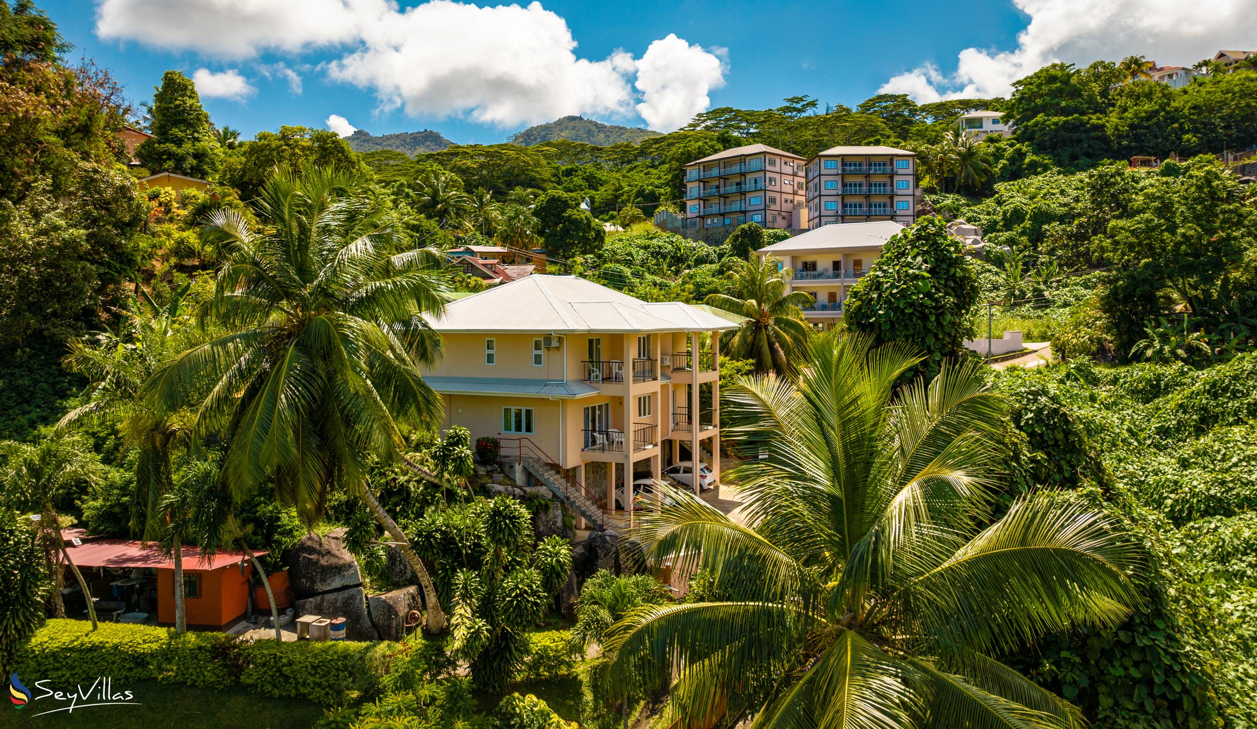 Photo 10: JAIDSS Holiday Apartments - Outdoor area - Mahé (Seychelles)