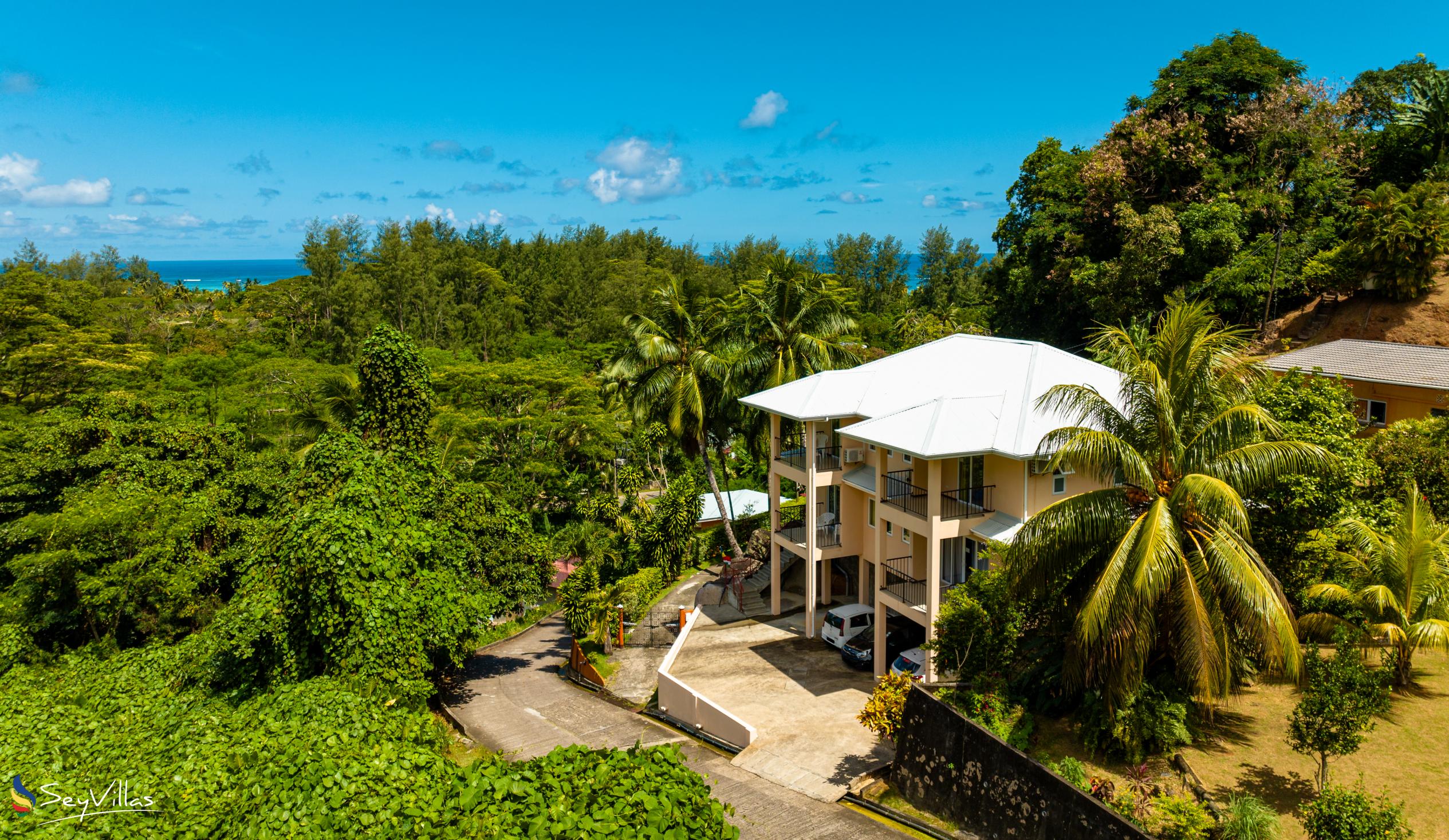 Photo 2: JAIDSS Holiday Apartments - Outdoor area - Mahé (Seychelles)