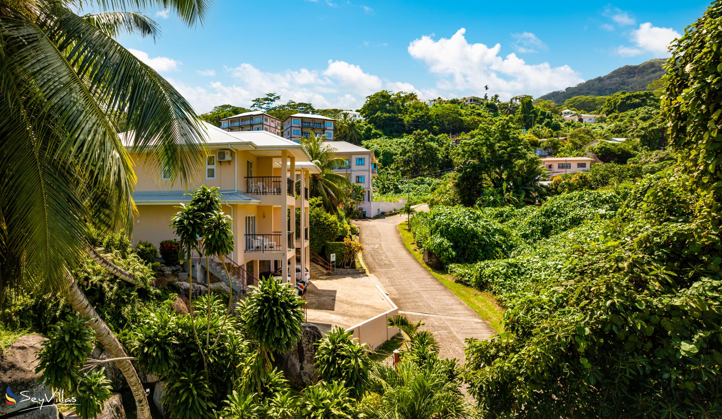 Foto 11: JAIDSS Holiday Apartments - Aussenbereich - Mahé (Seychellen)