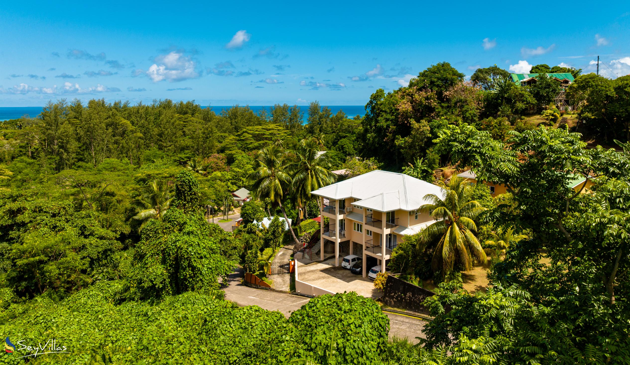 Photo 1: JAIDSS Holiday Apartments - Outdoor area - Mahé (Seychelles)