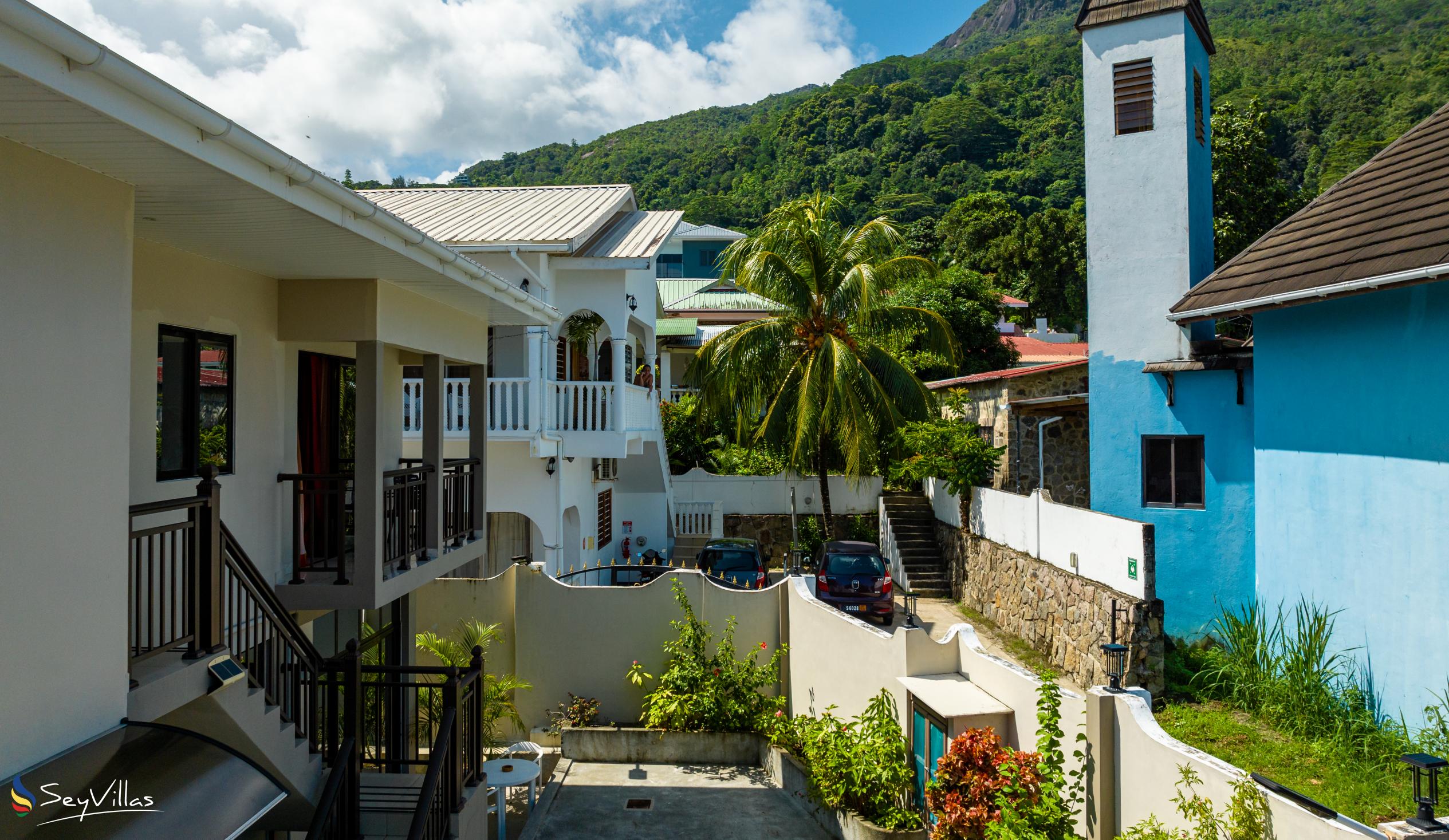 Foto 7: Azia's Apartments - Aussenbereich - Mahé (Seychellen)