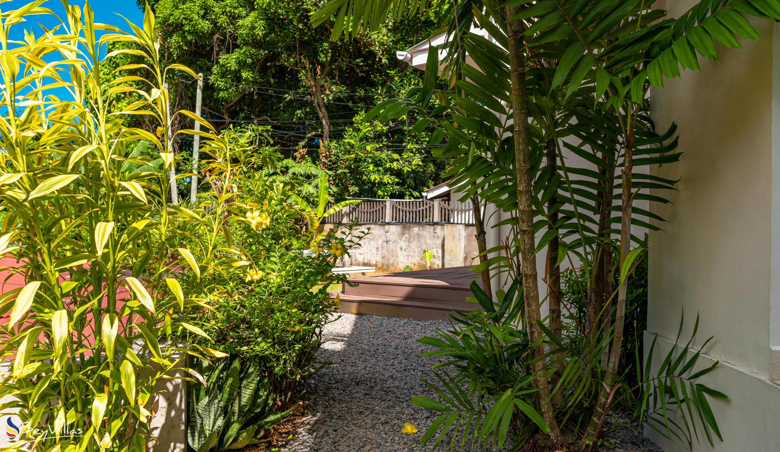 Photo 9: Riverside Residence - Outdoor area - Mahé (Seychelles)