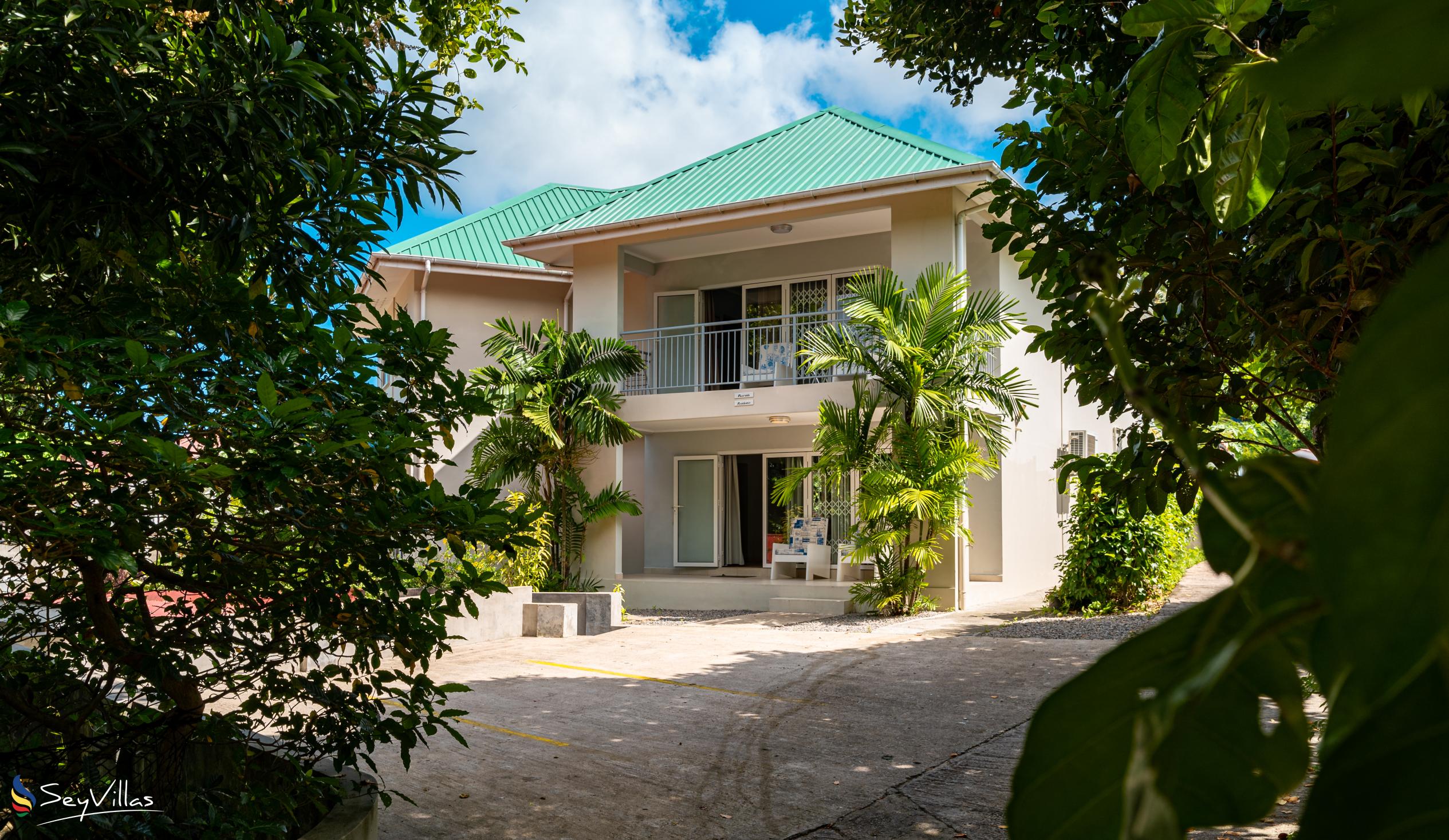 Photo 1: Riverside Residence - Outdoor area - Mahé (Seychelles)