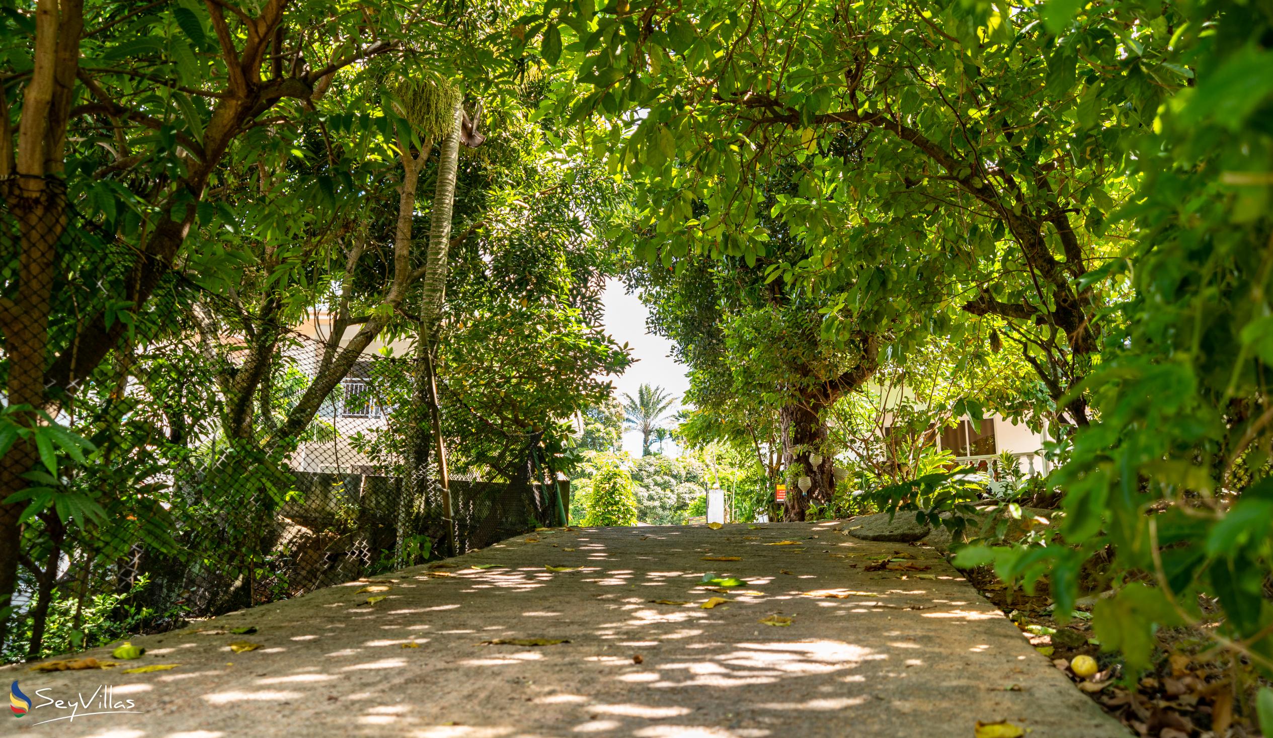 Foto 11: Riverside Residence - Aussenbereich - Mahé (Seychellen)