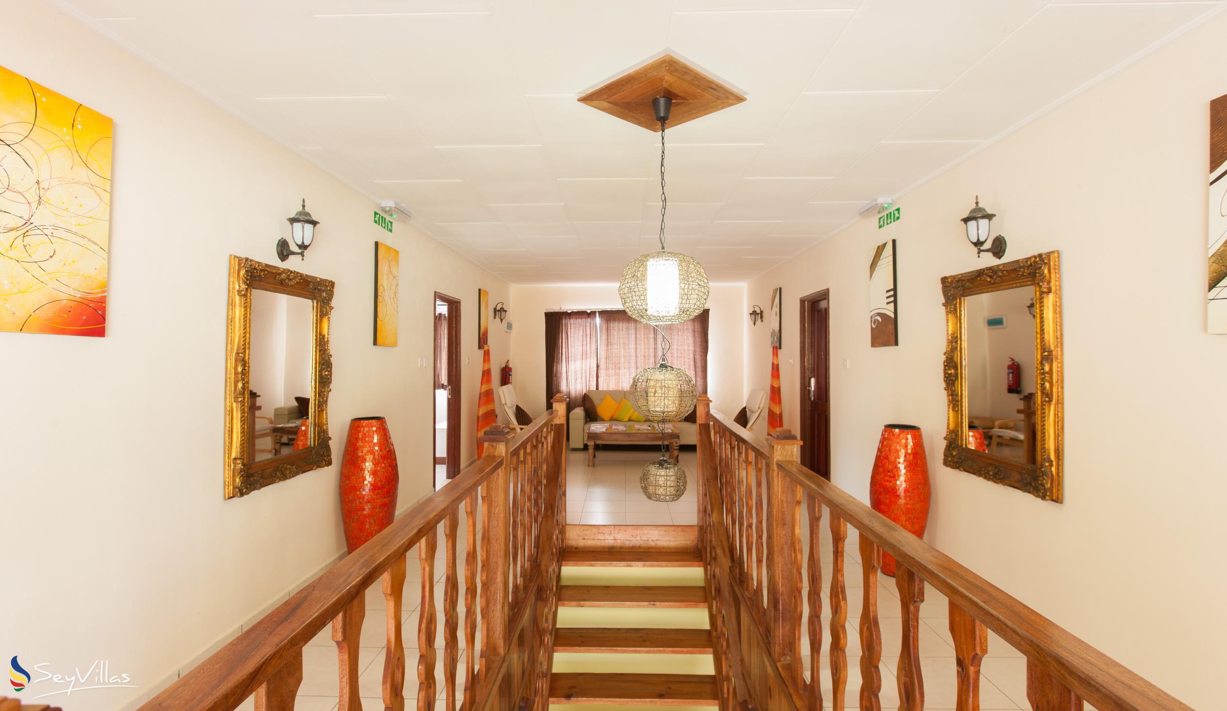 Photo 12: Villa Authentique - Indoor area - La Digue (Seychelles)