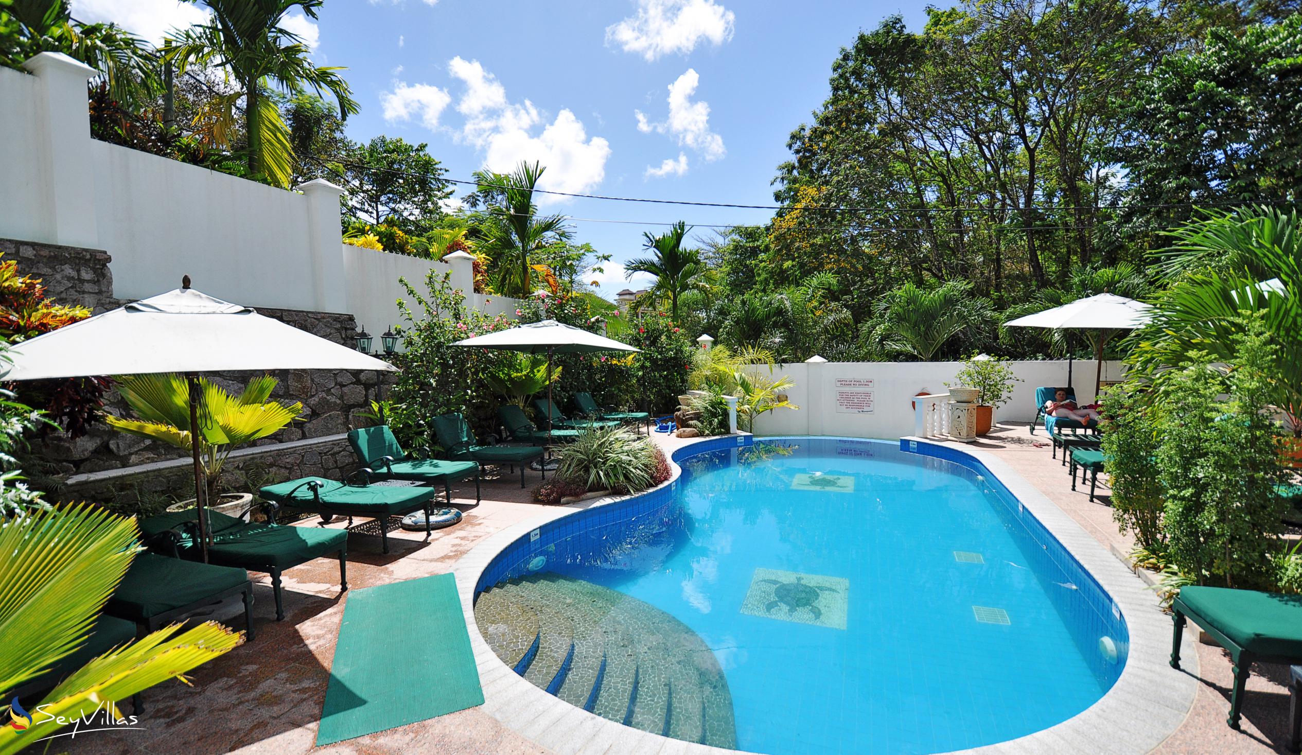 Photo 7: Hanneman Holiday Residence - Outdoor area - Mahé (Seychelles)