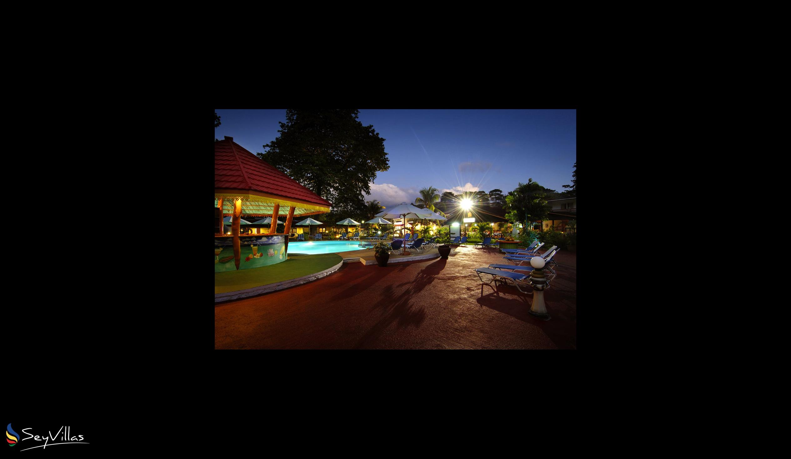 Photo 7: Berjaya Praslin Resort - Outdoor area - Praslin (Seychelles)