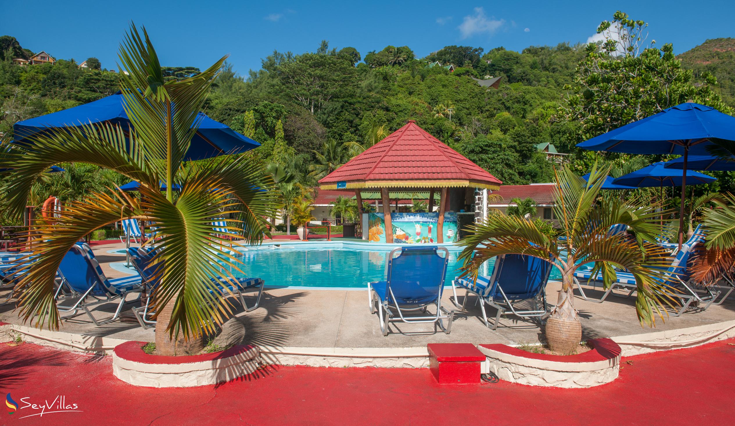 Photo 6: Berjaya Praslin Resort - Outdoor area - Praslin (Seychelles)