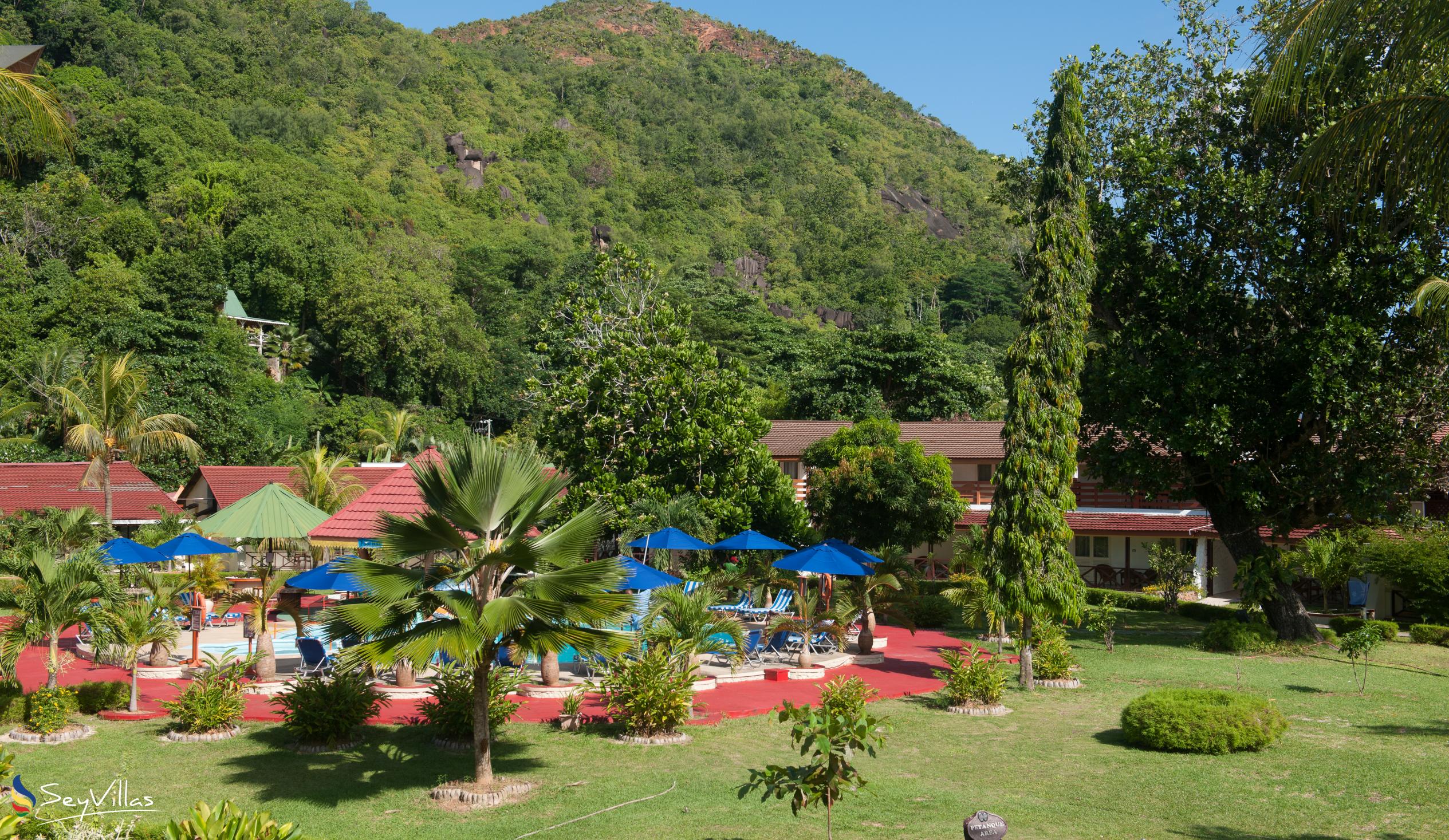 Photo 2: Berjaya Praslin Resort - Outdoor area - Praslin (Seychelles)