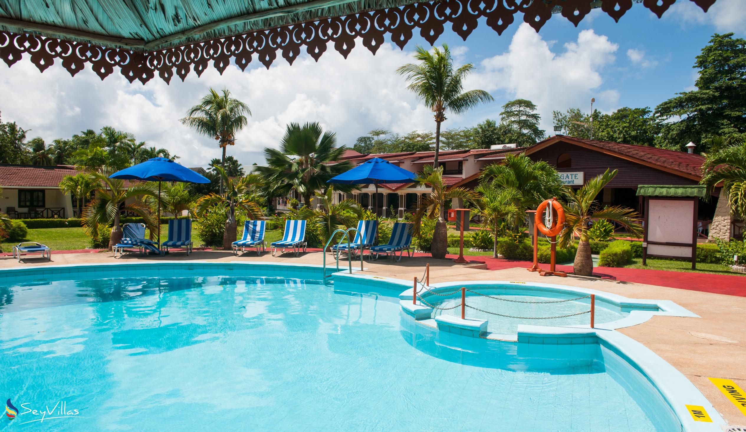 Photo 3: Berjaya Praslin Resort - Outdoor area - Praslin (Seychelles)