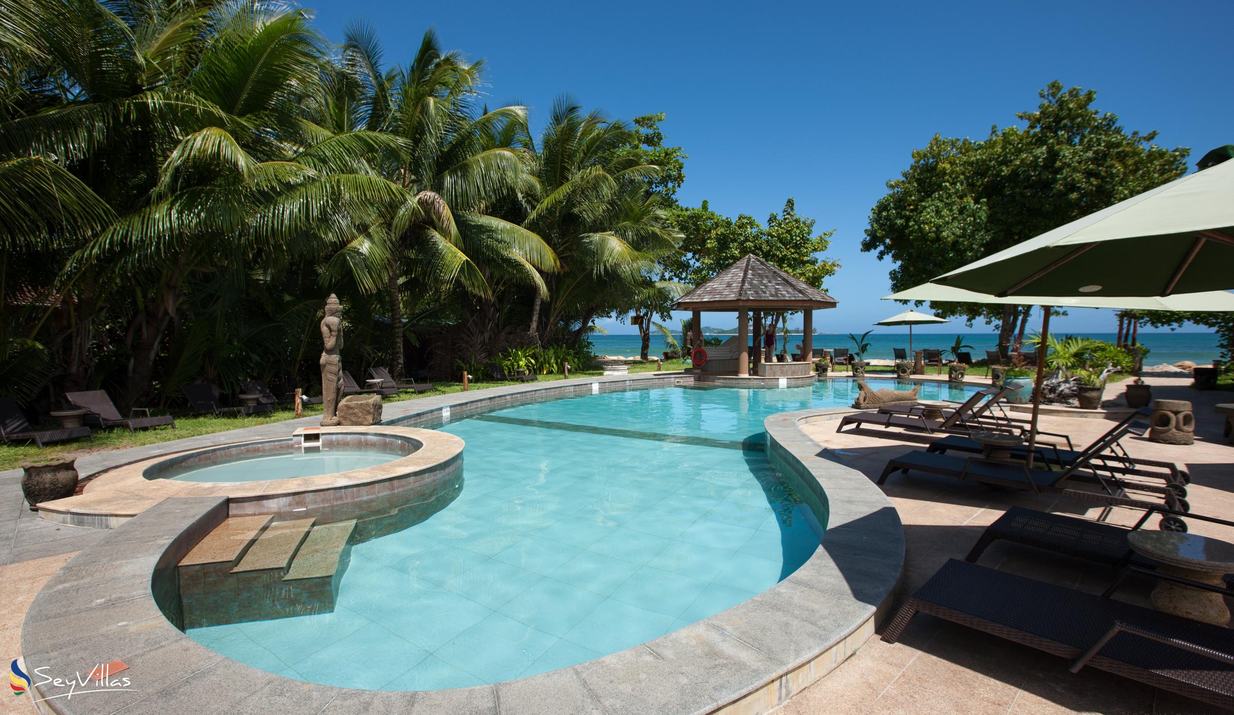 Foto 6: Castello Beach Hotel - Aussenbereich - Praslin (Seychellen)
