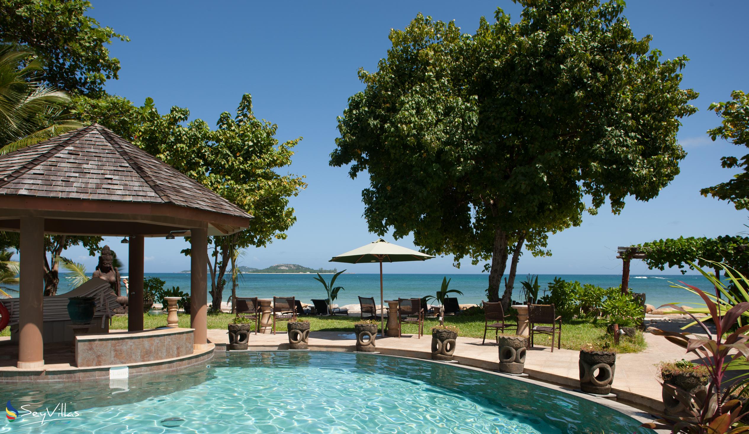 Foto 7: Castello Beach Hotel - Aussenbereich - Praslin (Seychellen)