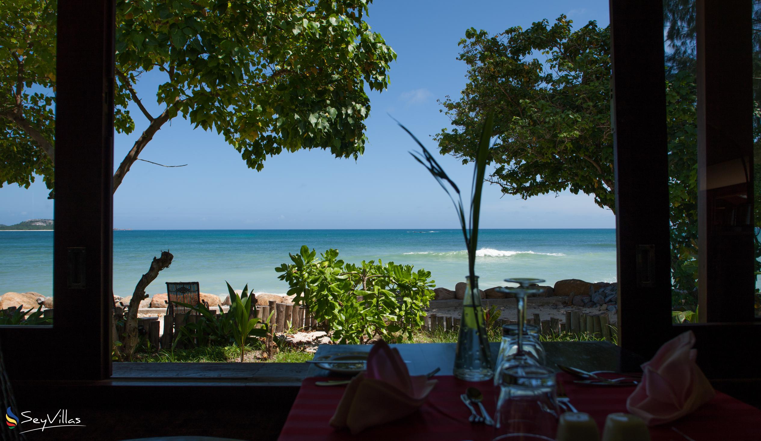 Foto 10: Castello Beach Hotel - Aussenbereich - Praslin (Seychellen)