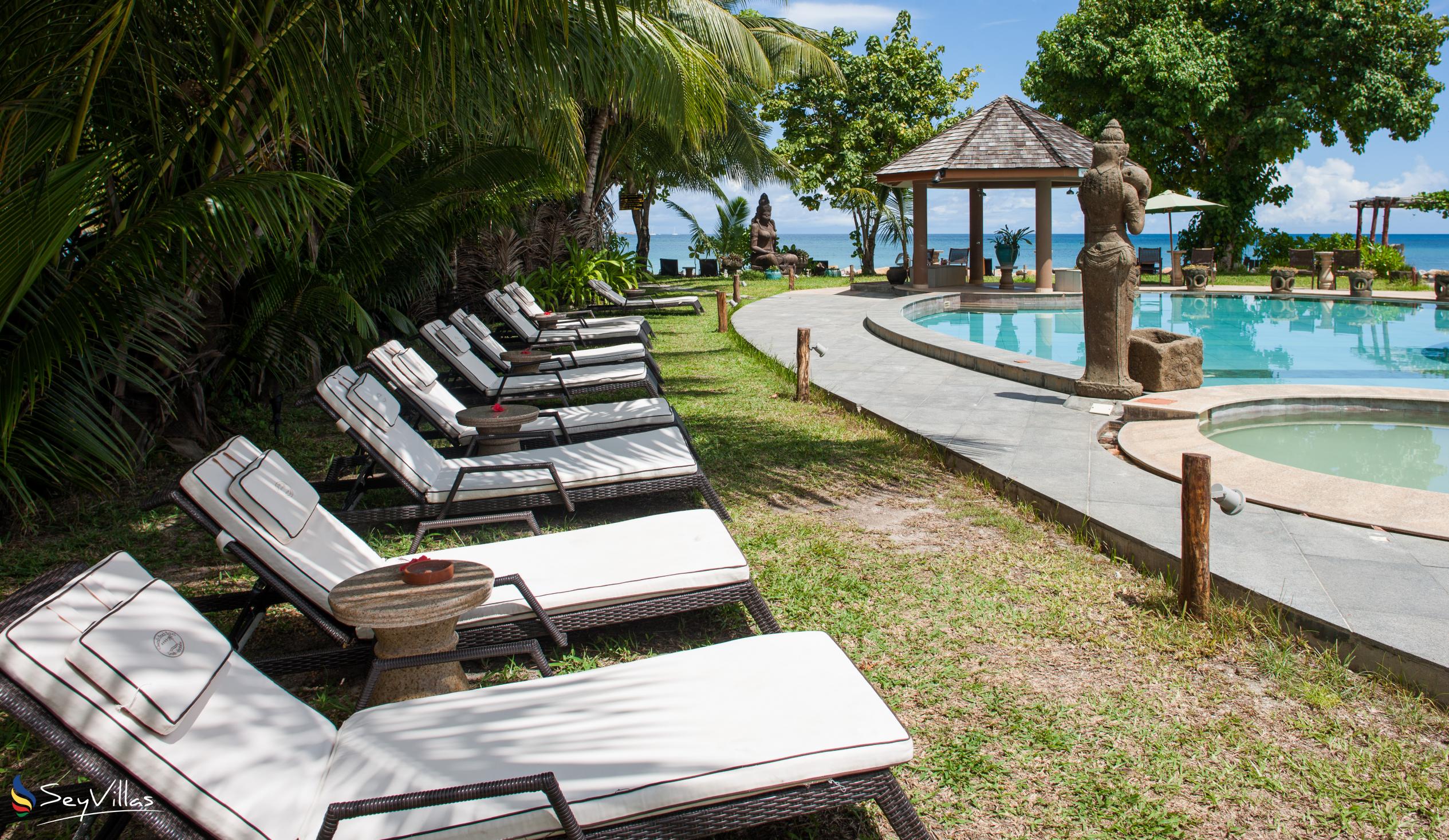 Foto 8: Castello Beach Hotel - Aussenbereich - Praslin (Seychellen)