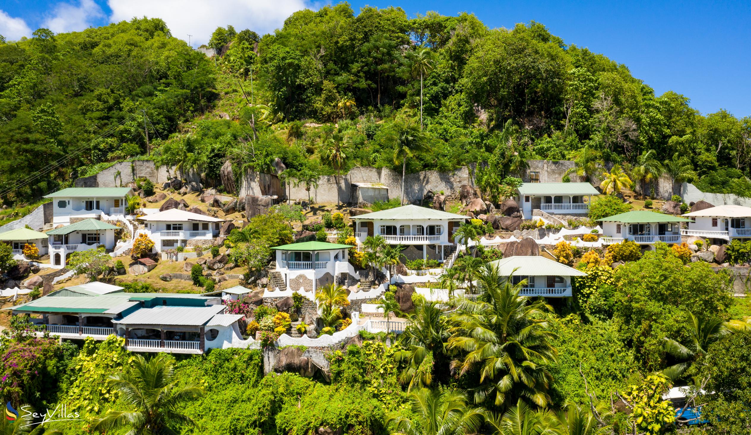 Photo 2: Lazare Picault Hotel - Outdoor area - Mahé (Seychelles)