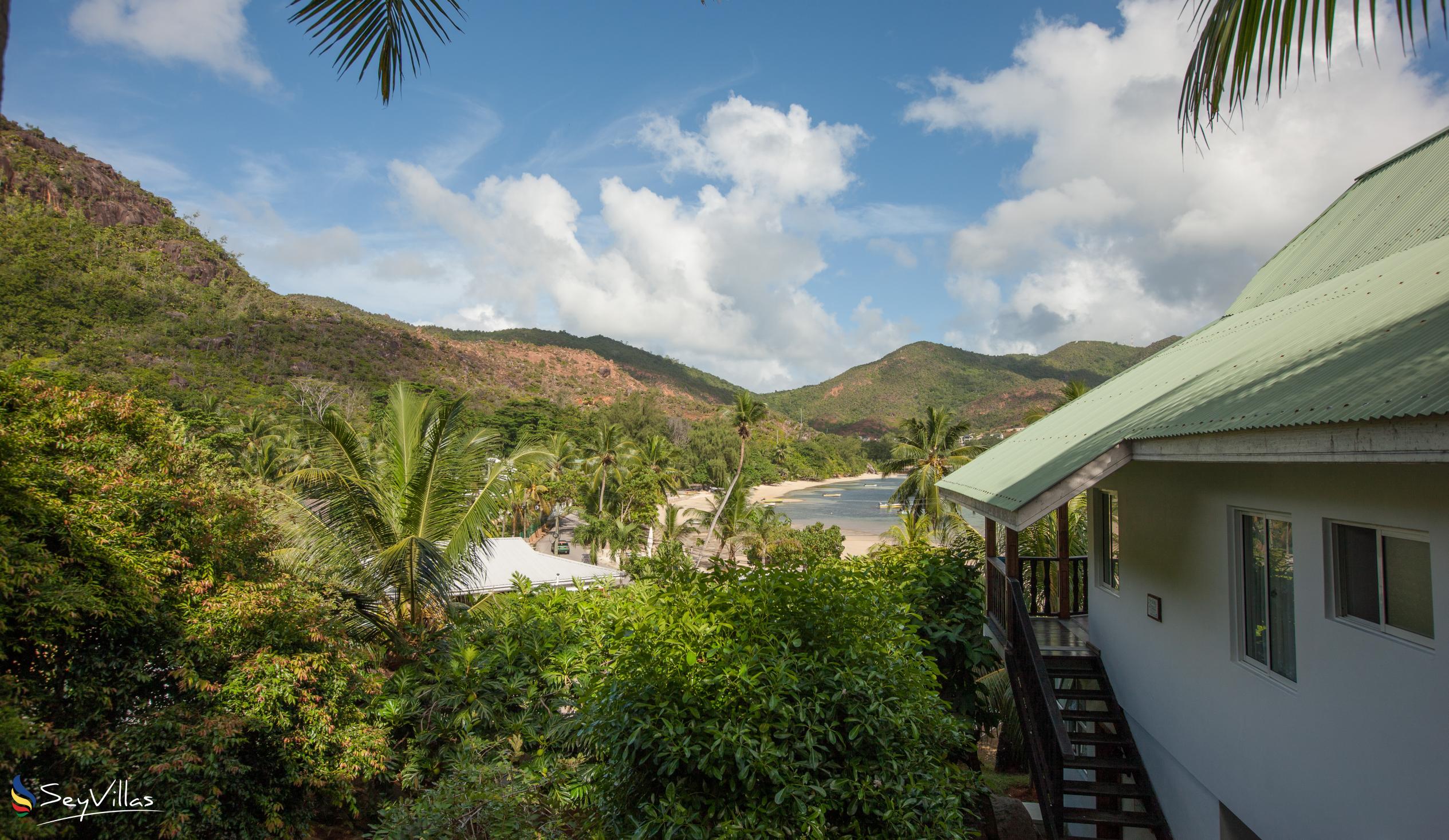 Photo 1: Sea View Lodge - Outdoor area - Praslin (Seychelles)