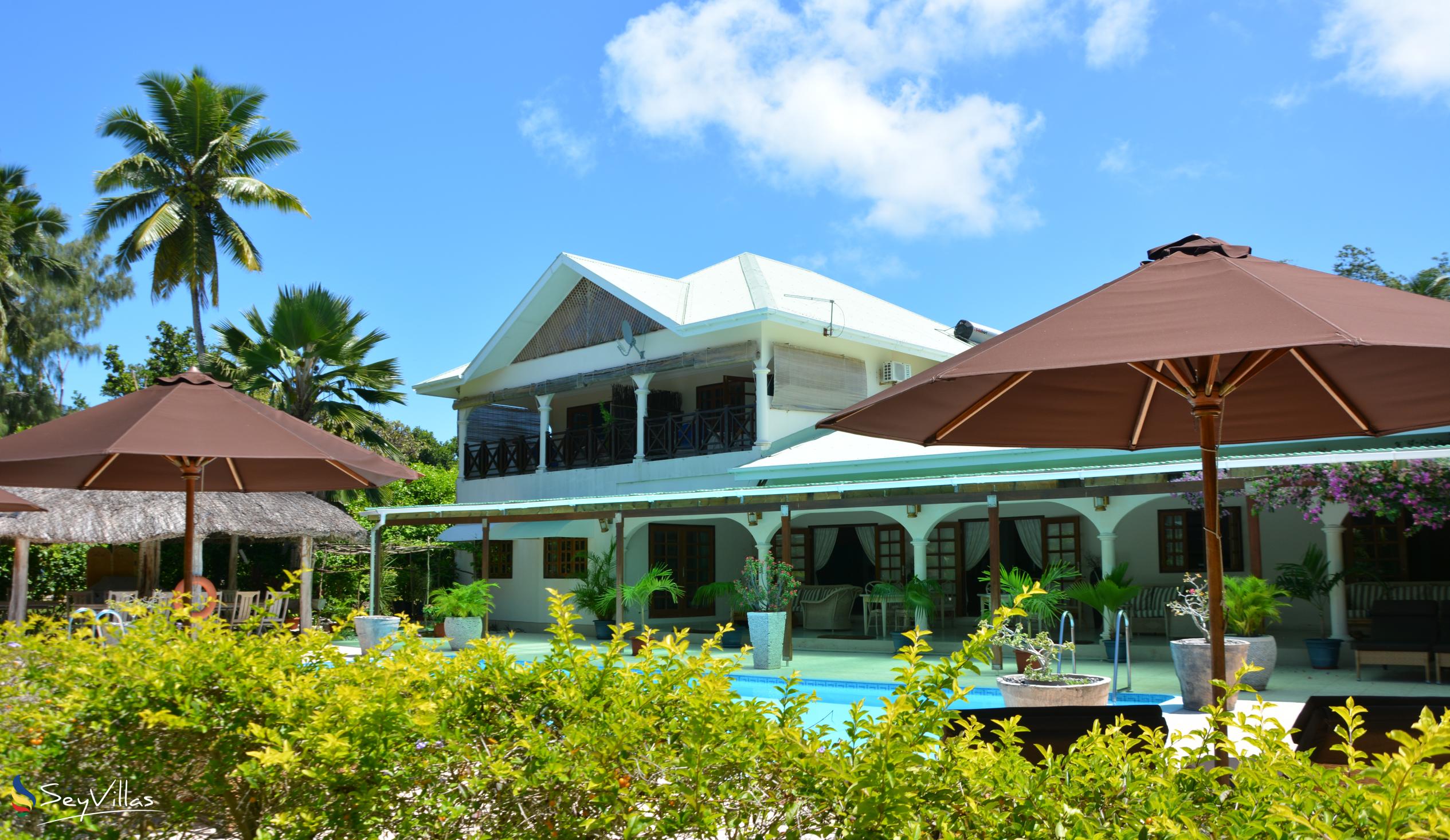 Photo 2: Villa de Cerf - Outdoor area - Cerf Island (Seychelles)