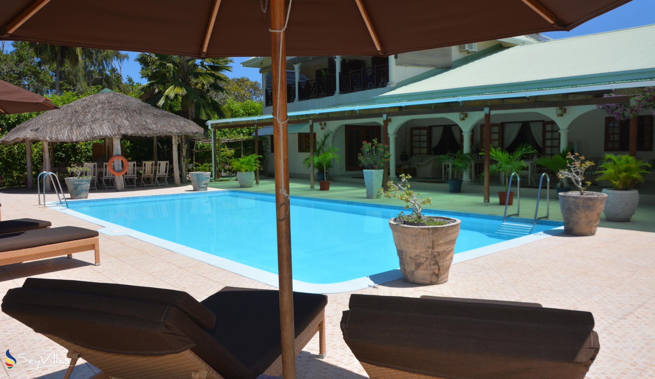 Photo 8: Villa de Cerf - Outdoor area - Cerf Island (Seychelles)
