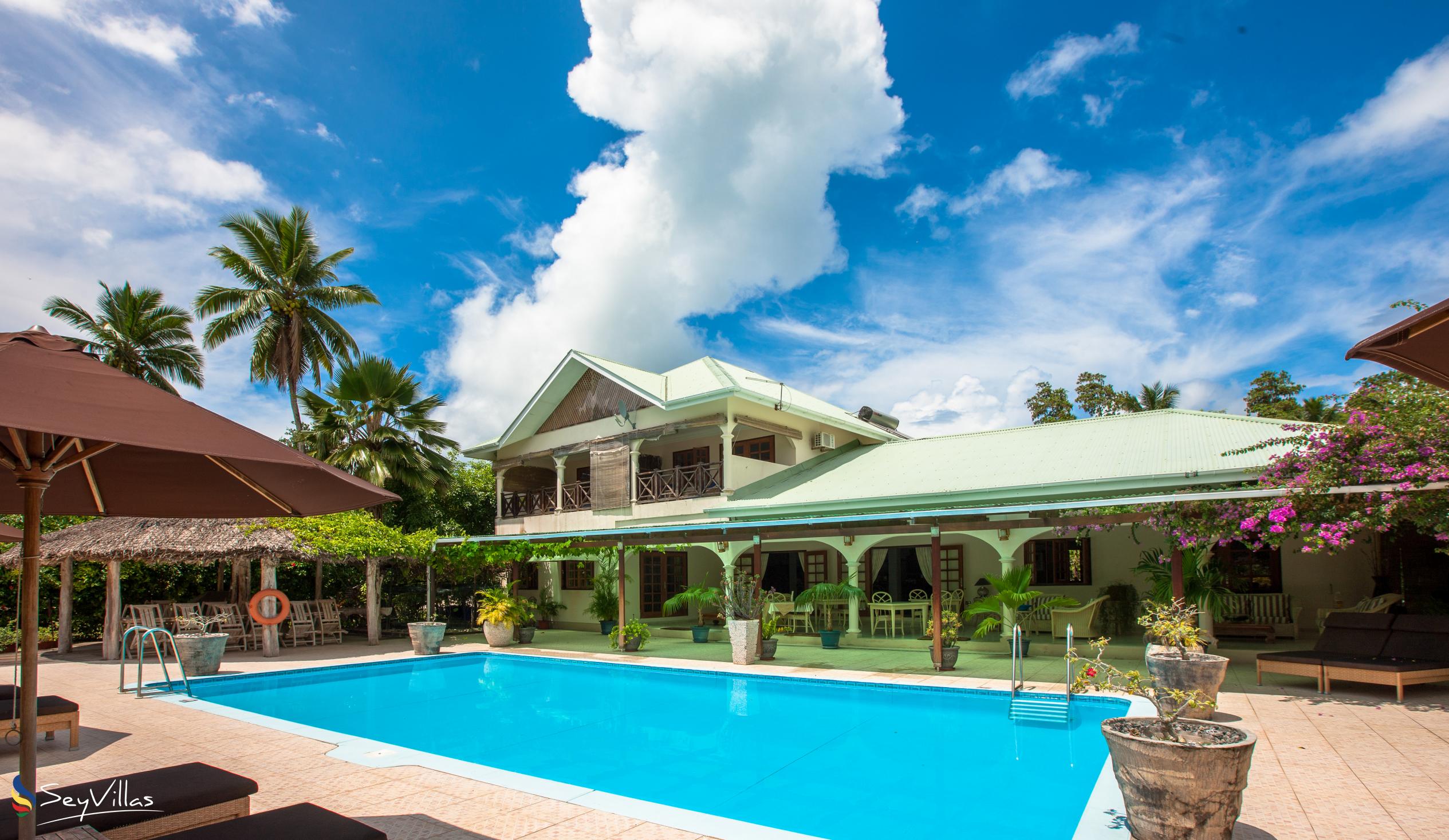 Photo 3: Villa de Cerf - Outdoor area - Cerf Island (Seychelles)