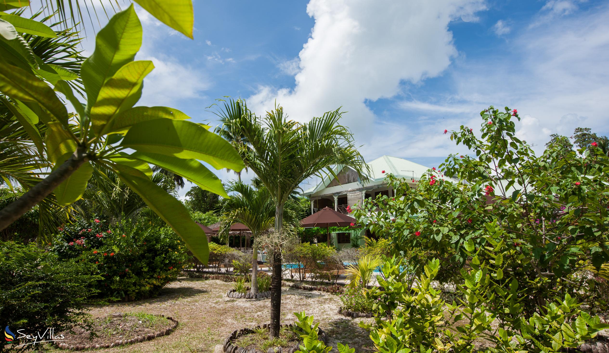 Photo 12: Villa de Cerf - Outdoor area - Cerf Island (Seychelles)