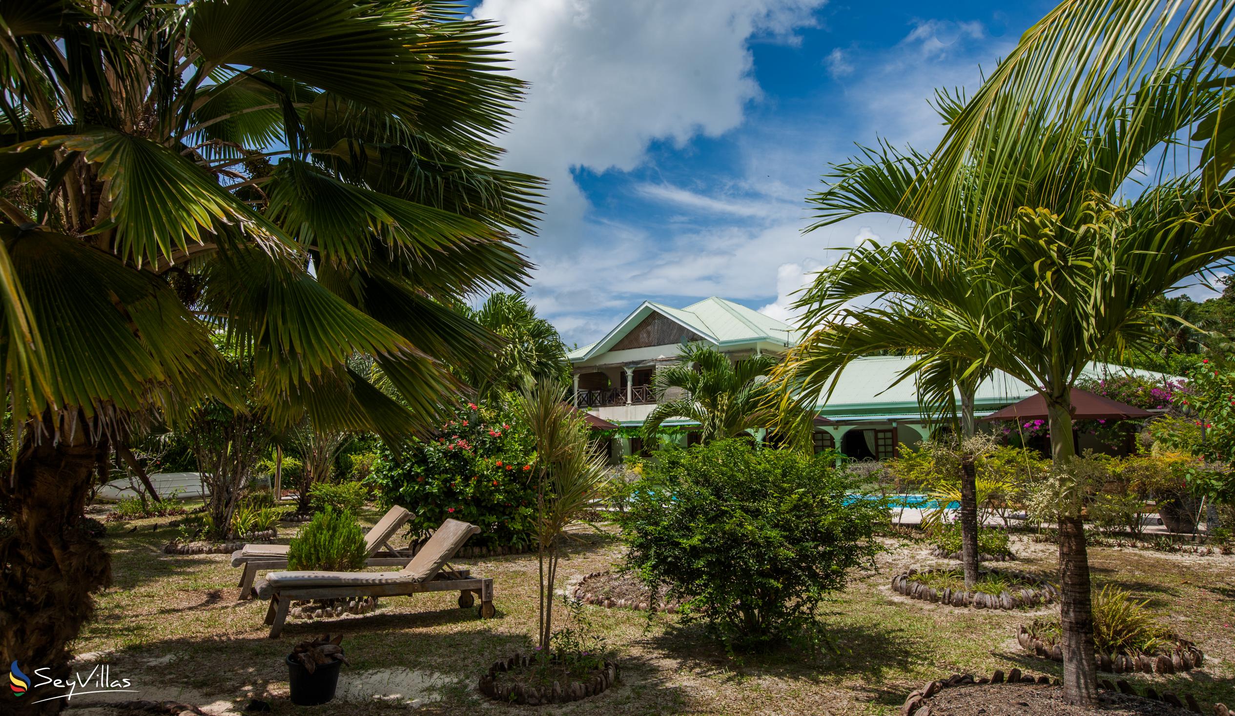 Photo 11: Villa de Cerf - Outdoor area - Cerf Island (Seychelles)