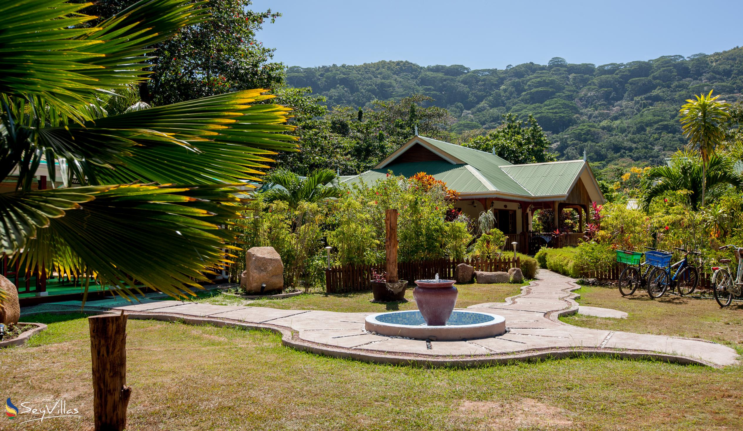 Photo 12: Casa de Leela - Outdoor area - La Digue (Seychelles)